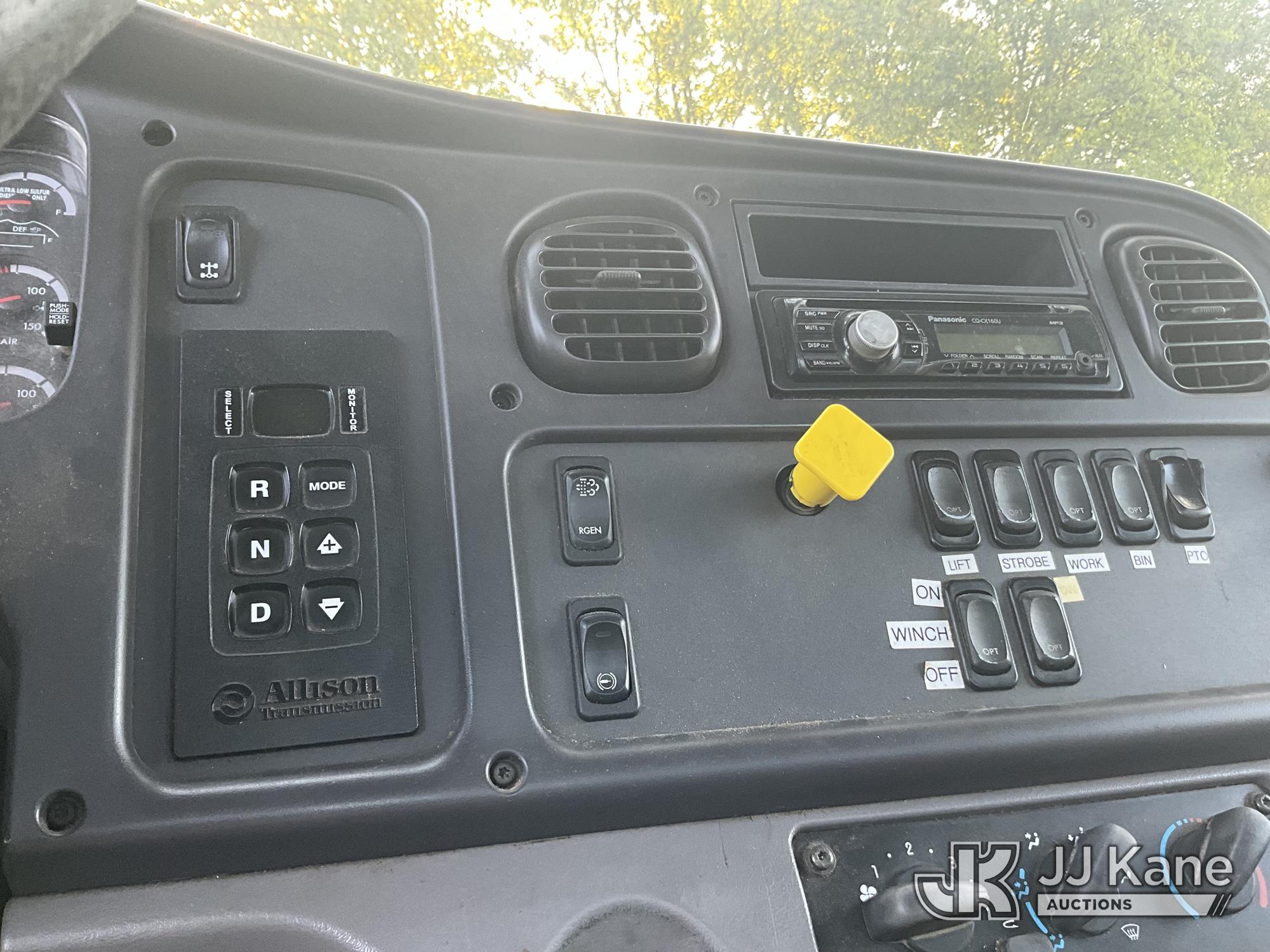 2015 Freightliner M2 106