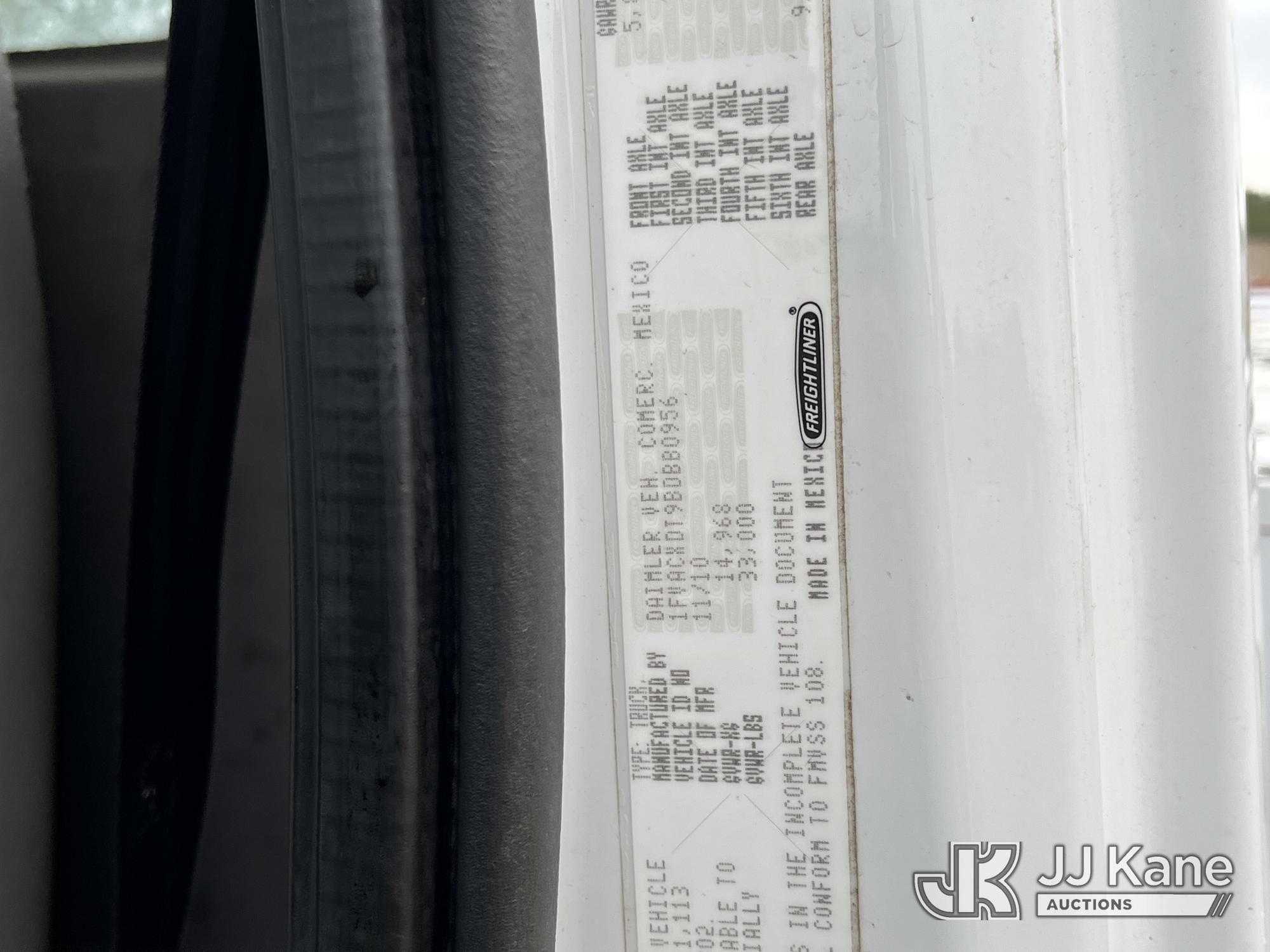 2011 Freightliner M2 106