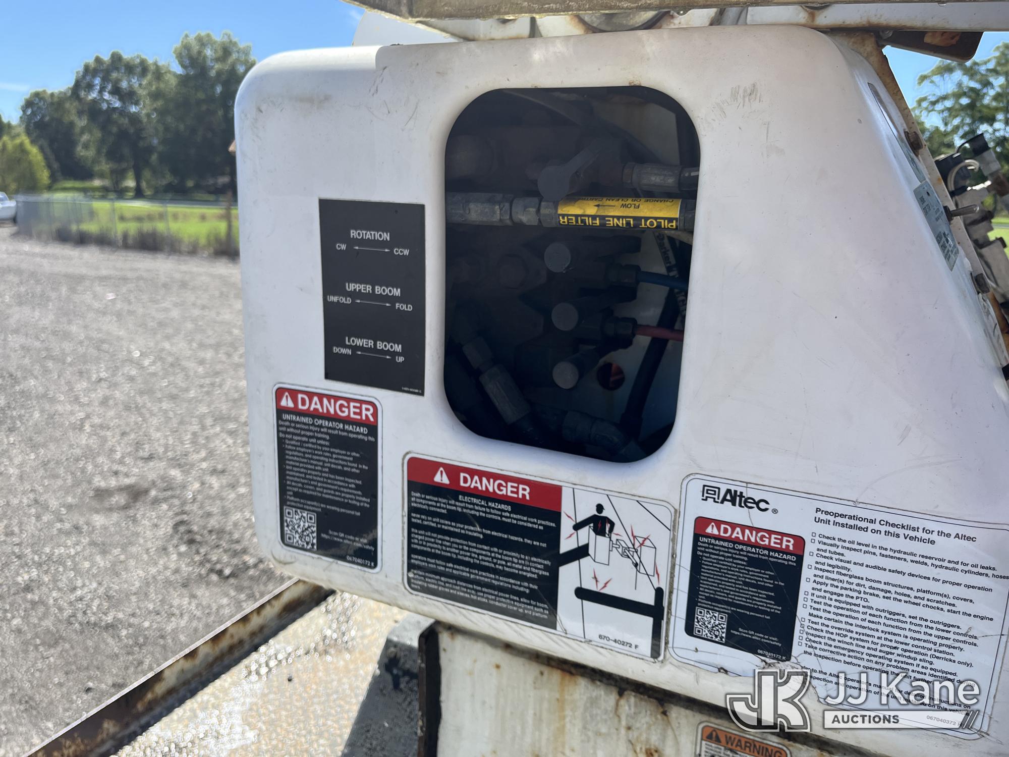 2013 Freightliner M2 106