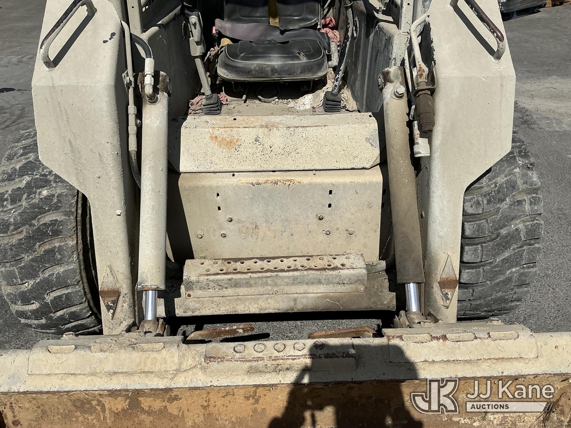 0 New Holland LX665