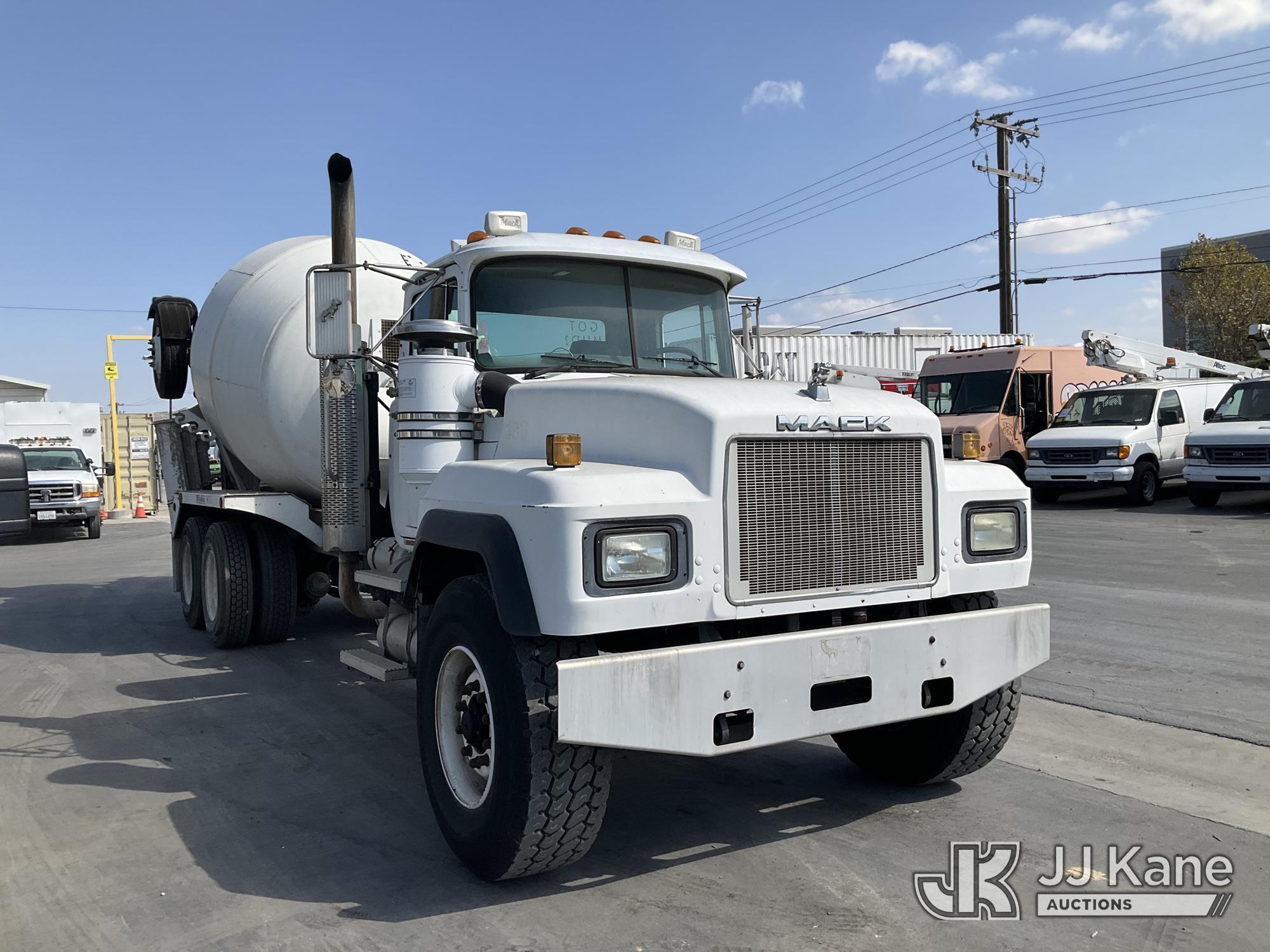 1999 Mack RD690S