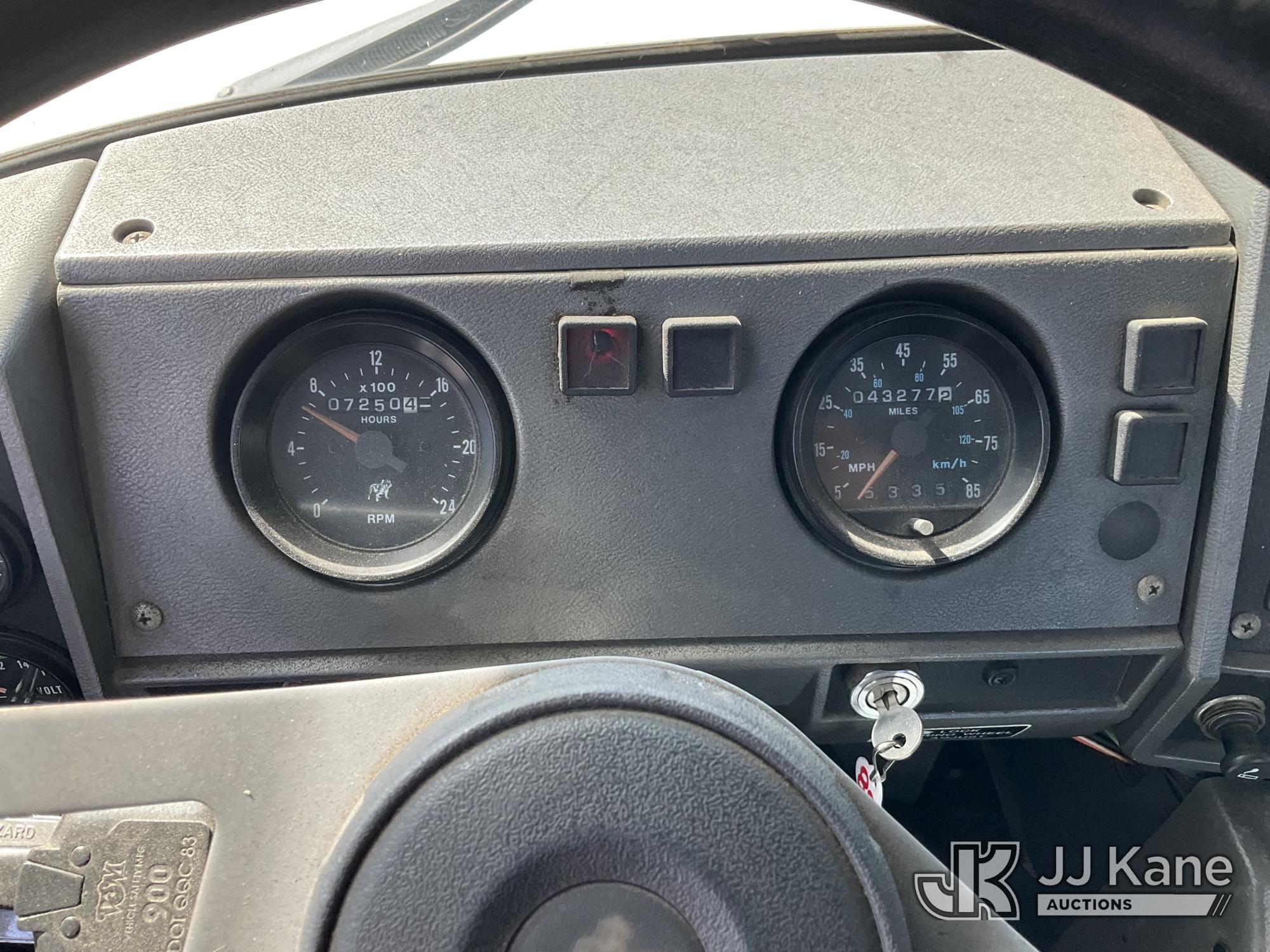 1999 Mack RD690S