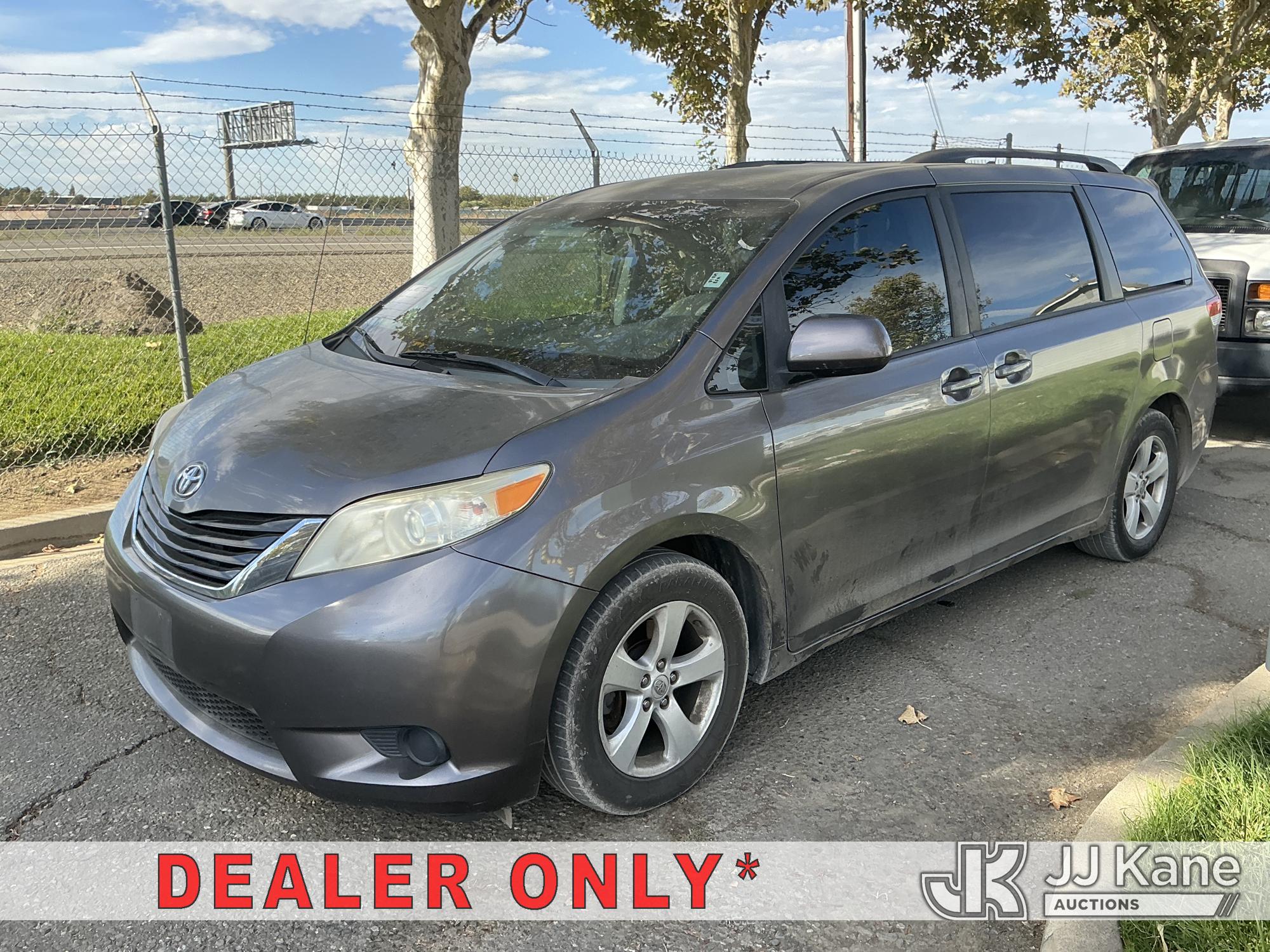 Photo of 2014 Toyota Sienna