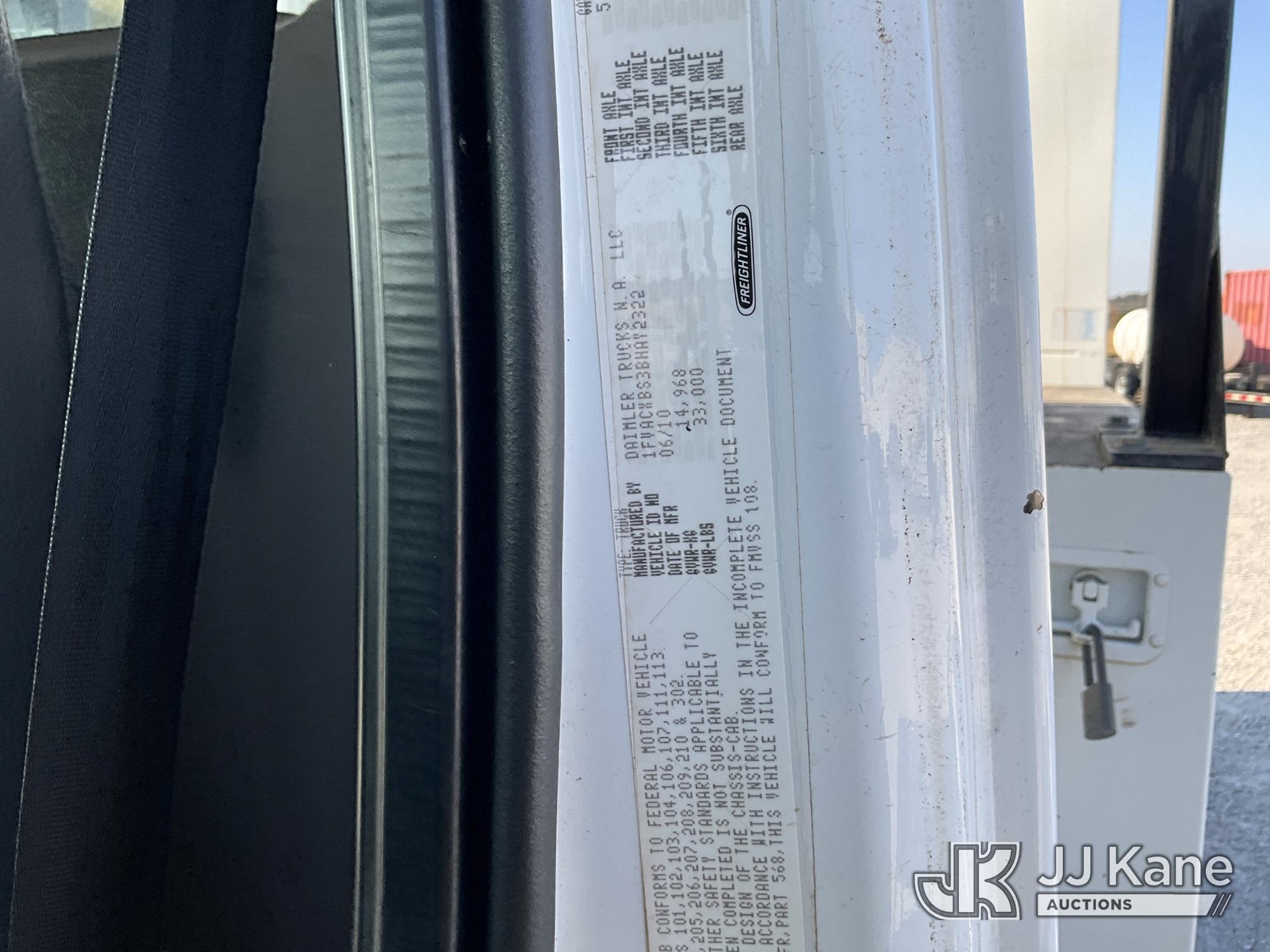 2011 Freightliner M2 106
