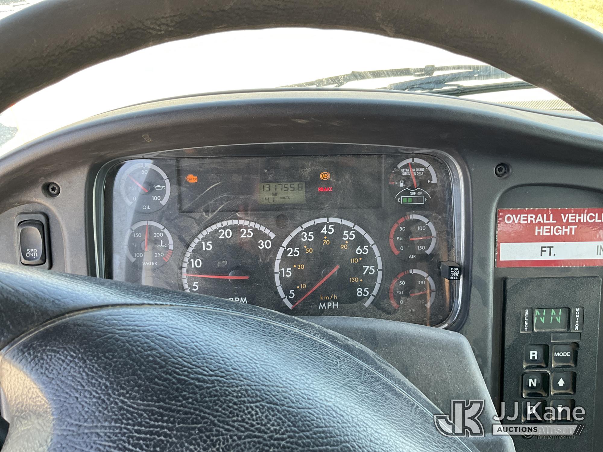 2013 Freightliner M2 106