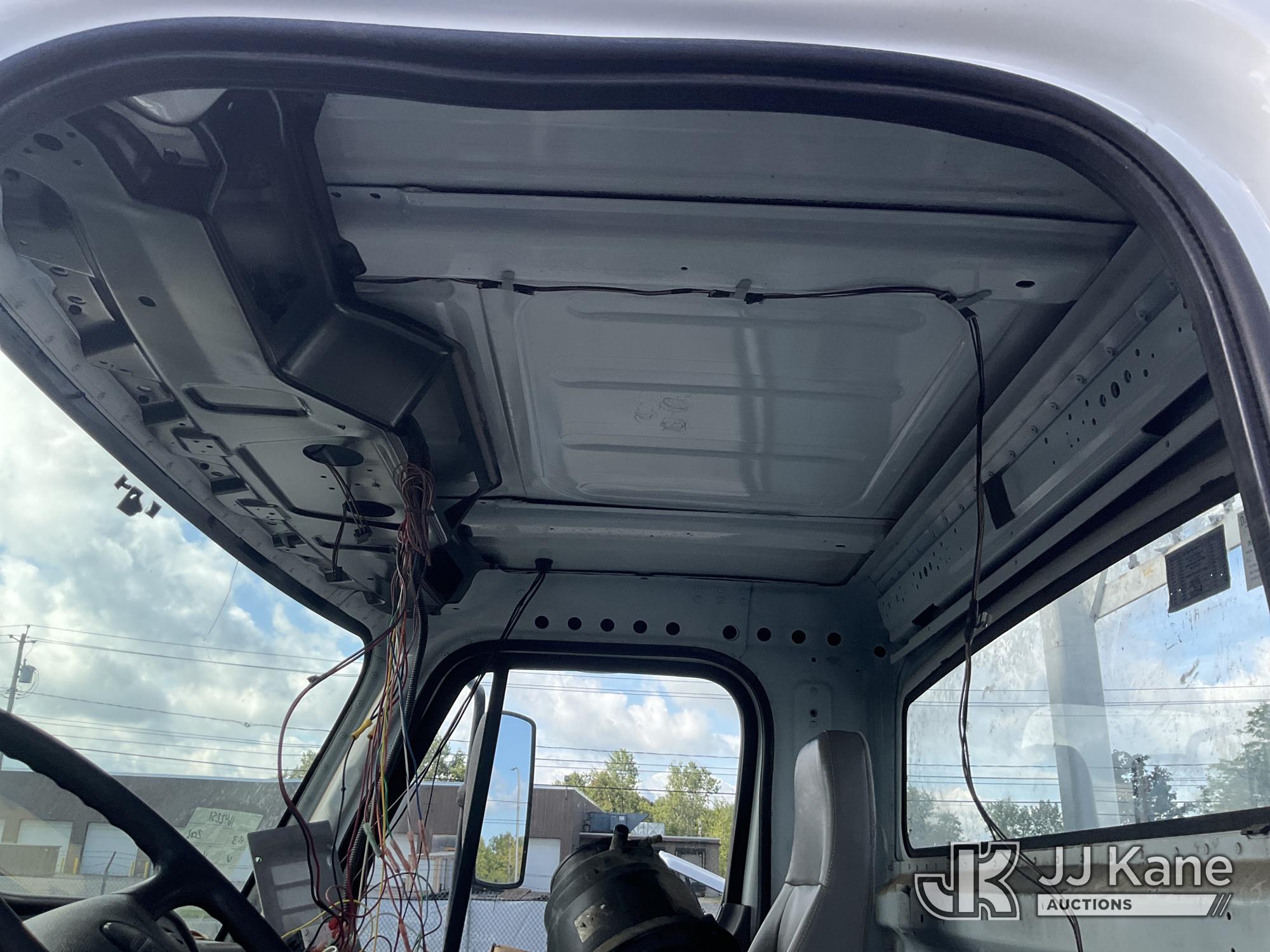 2012 Freightliner M2 106