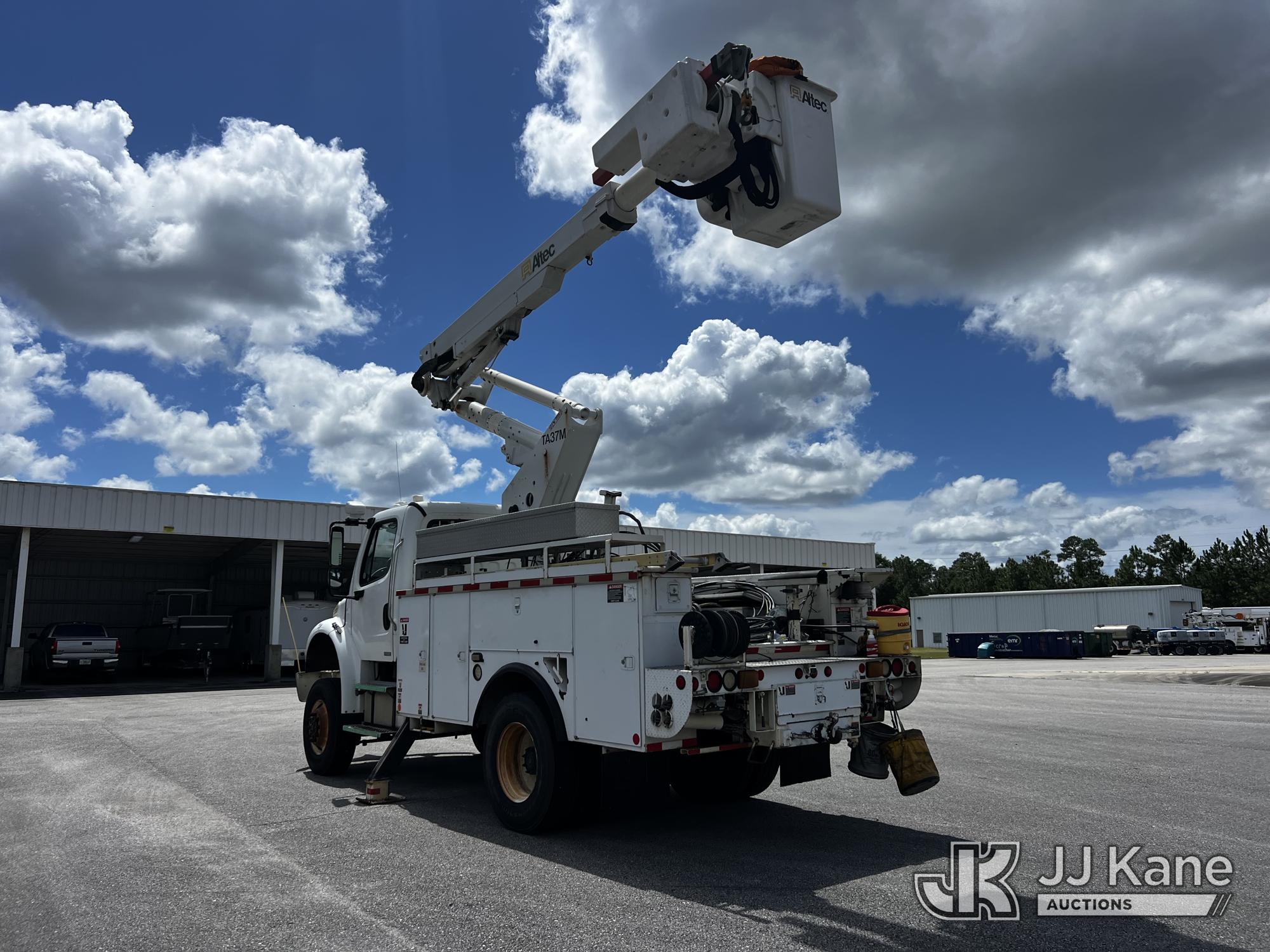 2010 Freightliner M2 106 4x4