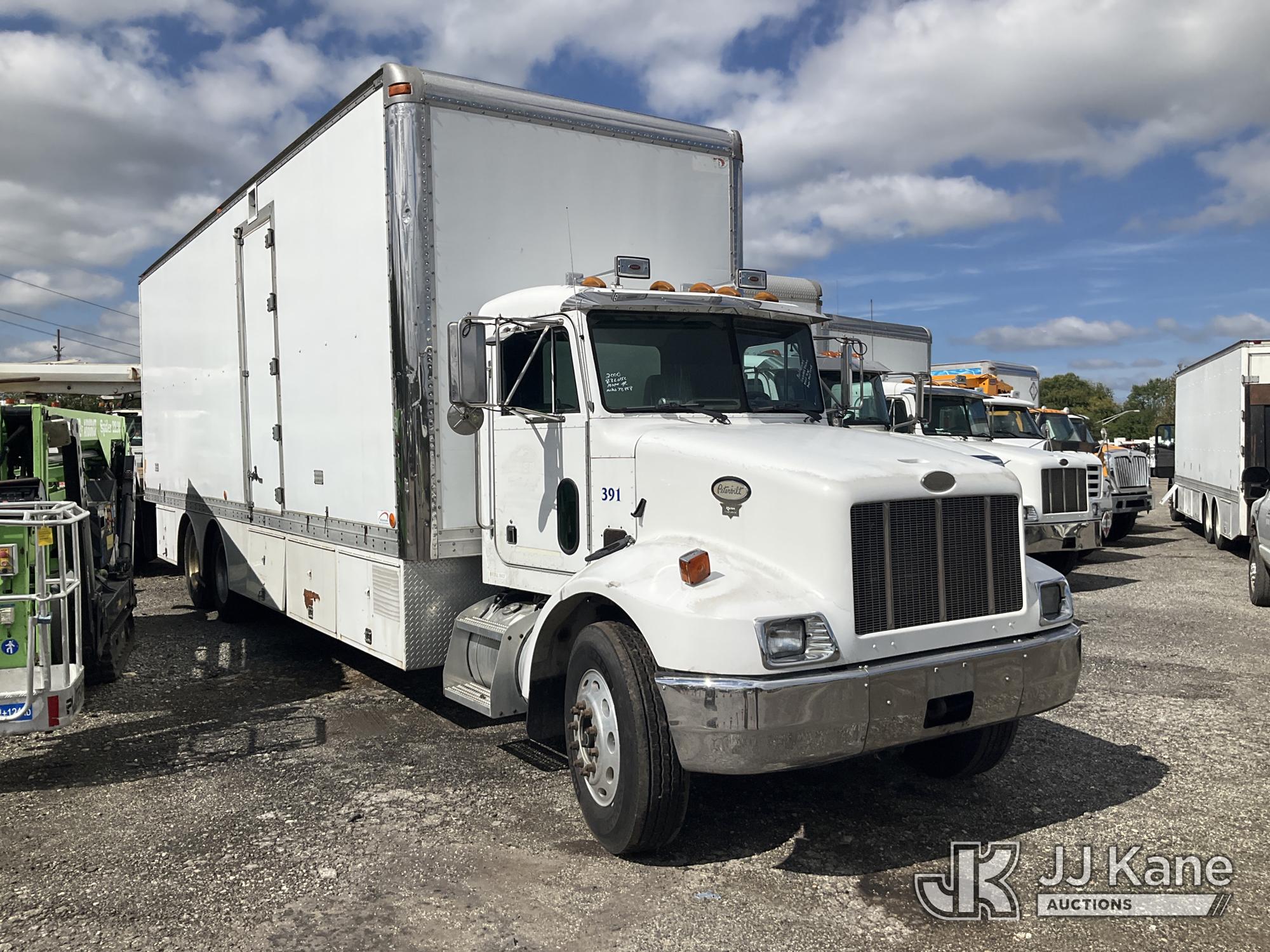 2000 Peterbilt 330