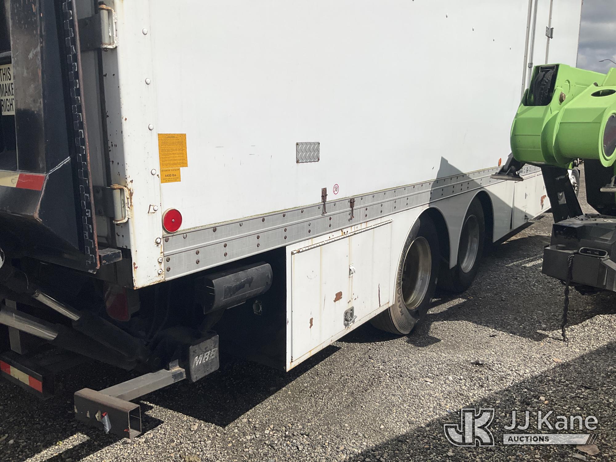 2000 Peterbilt 330