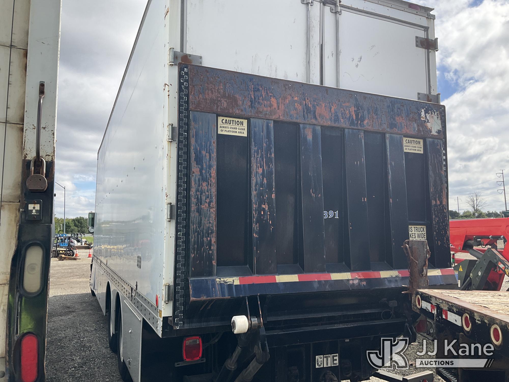 2000 Peterbilt 330