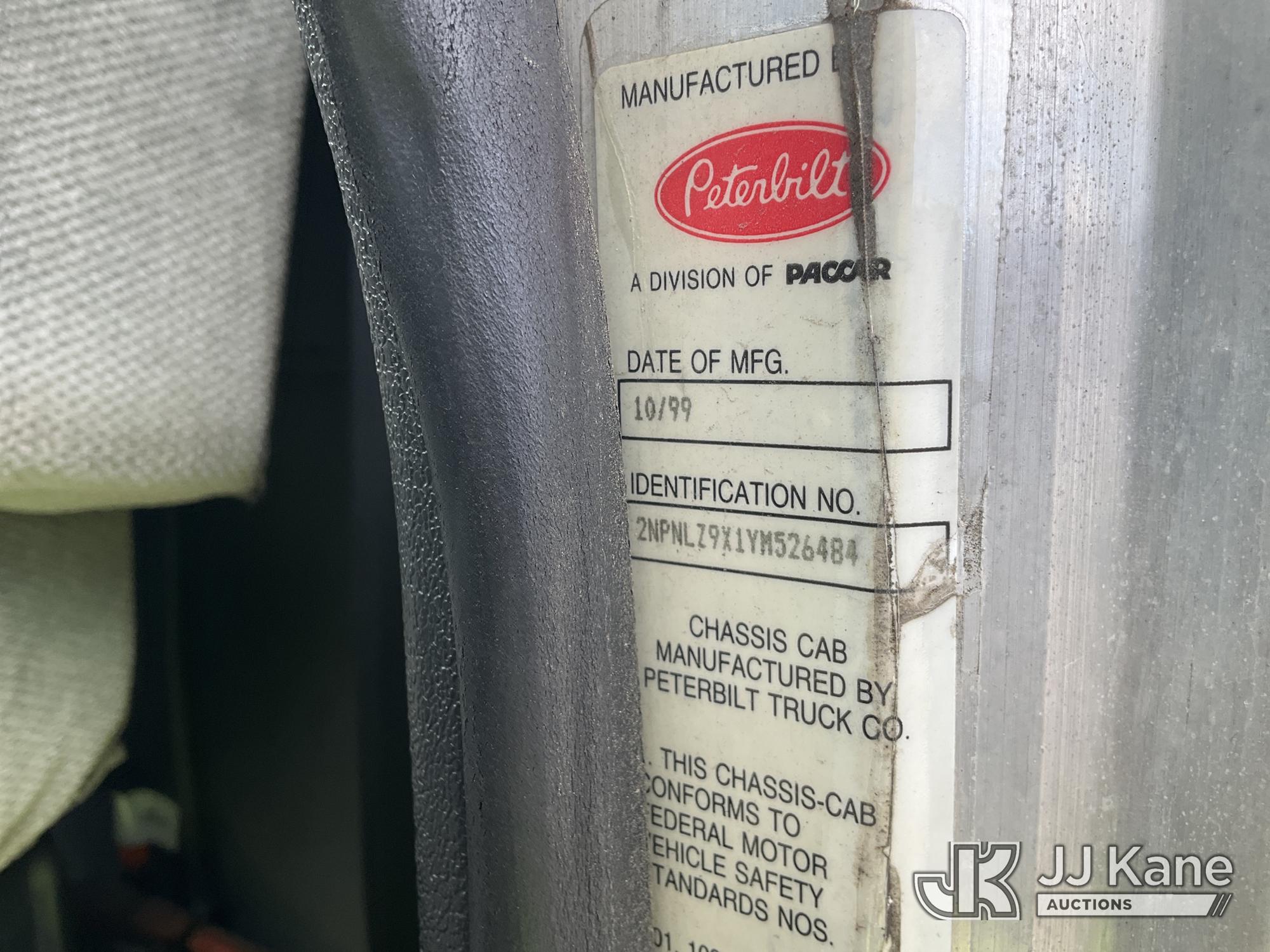 2000 Peterbilt 330