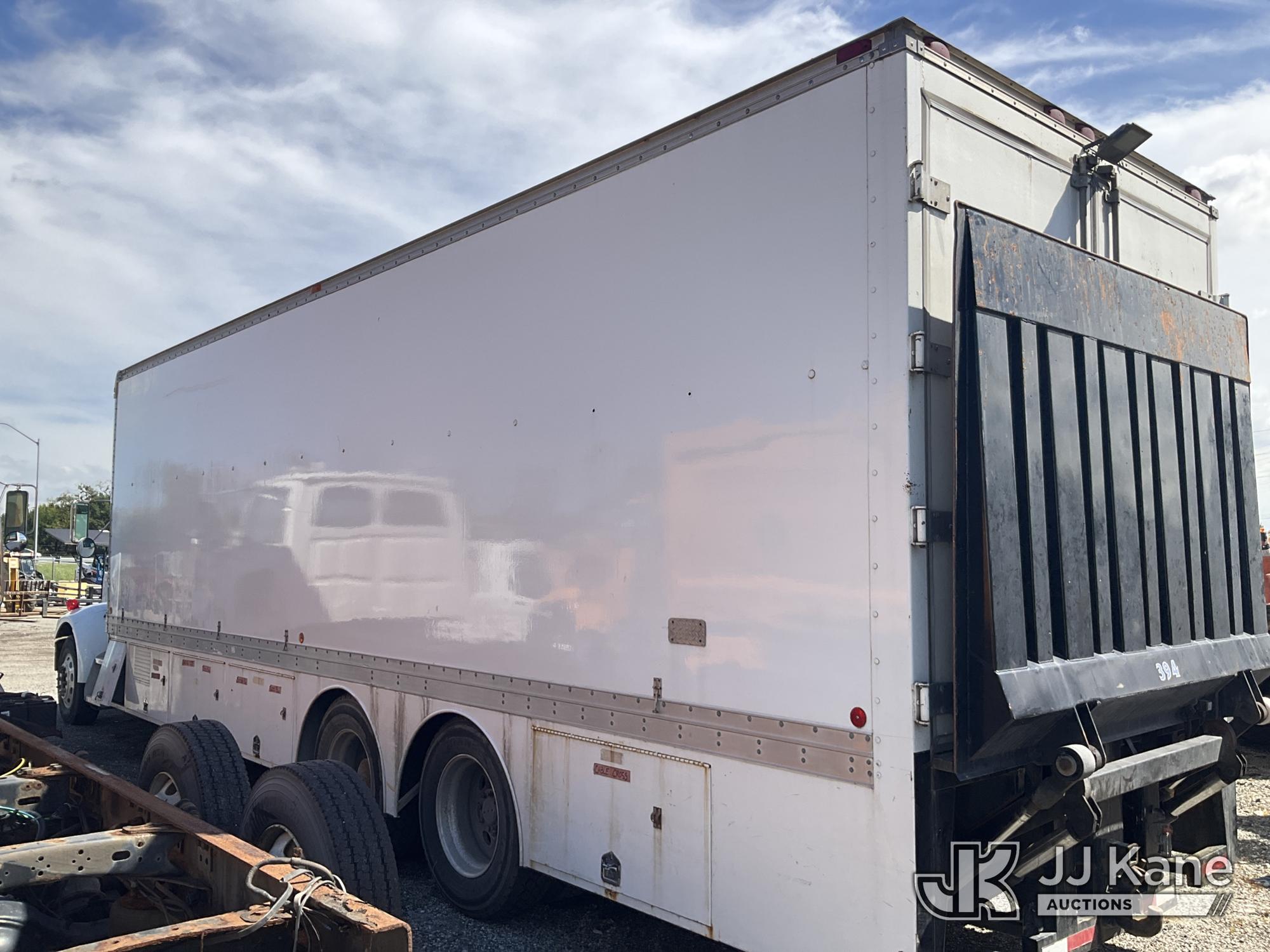 2001 Peterbilt 330