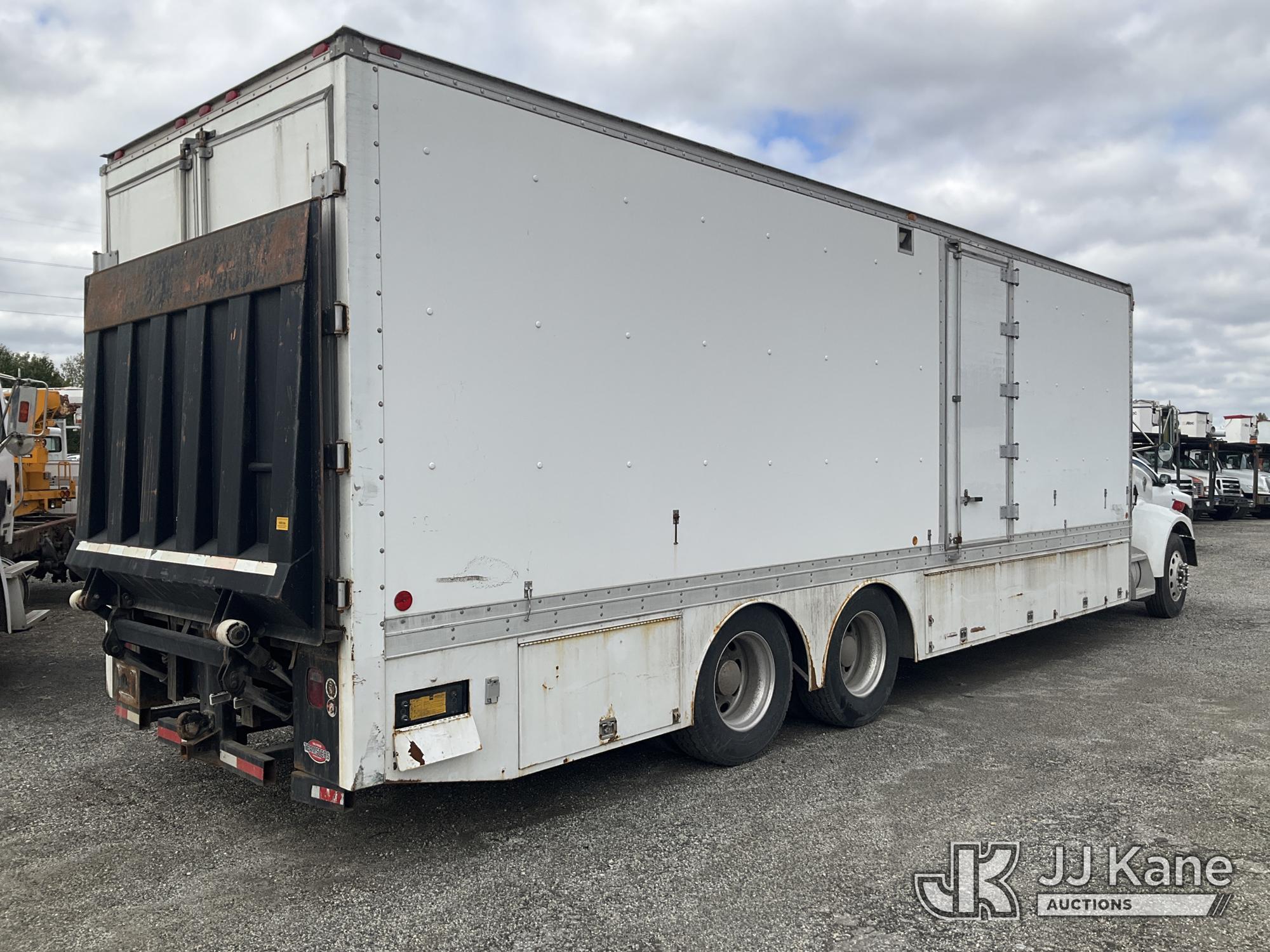 2002 Peterbilt 330
