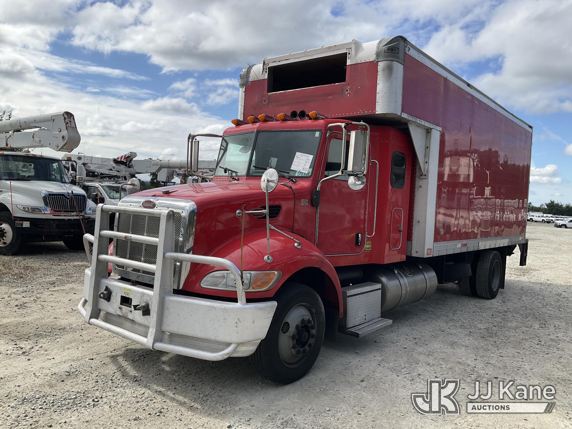 Photo of 2007 Peterbilt 335
