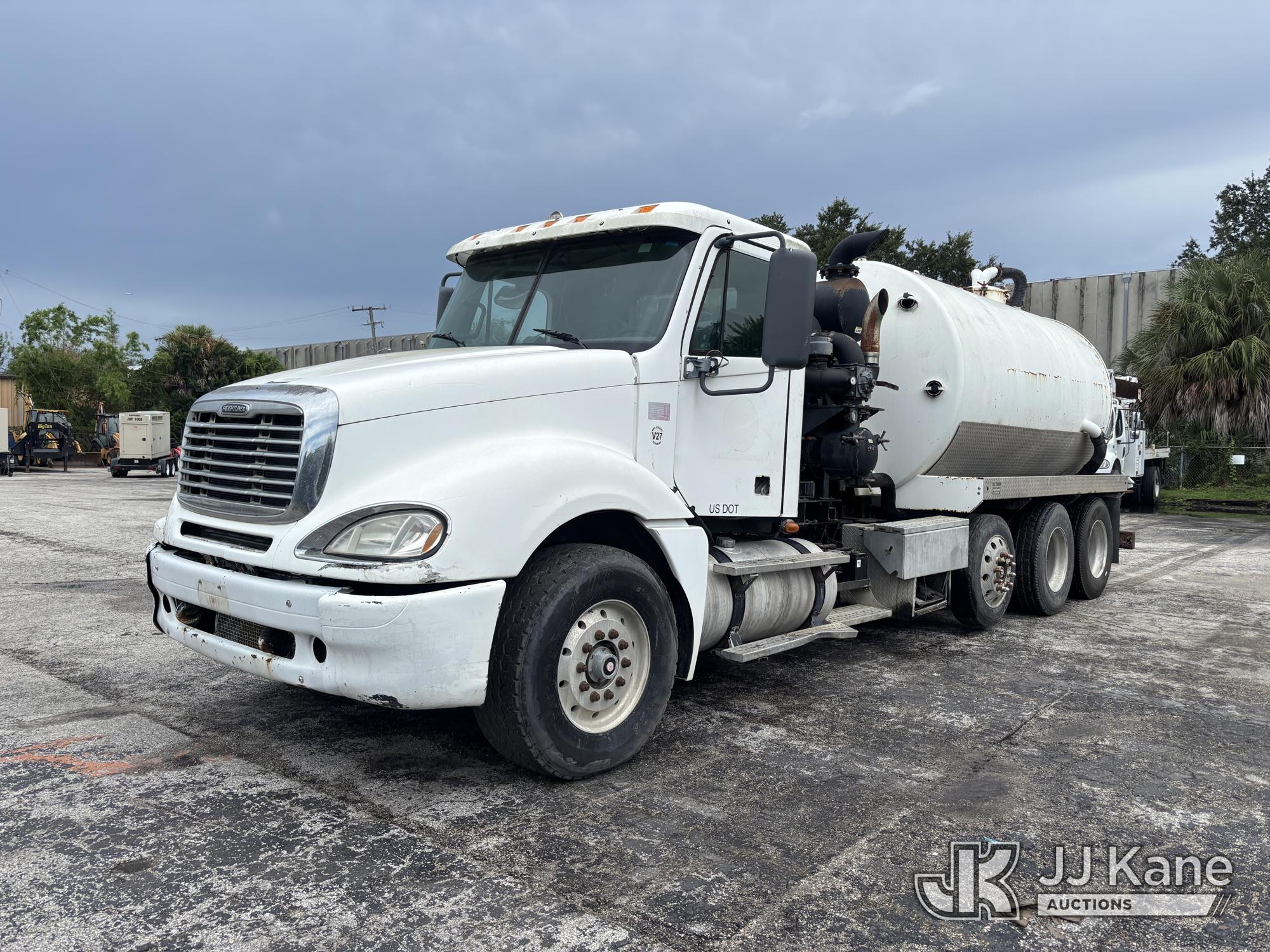 Photo of 2007 Freightliner Columbia 120