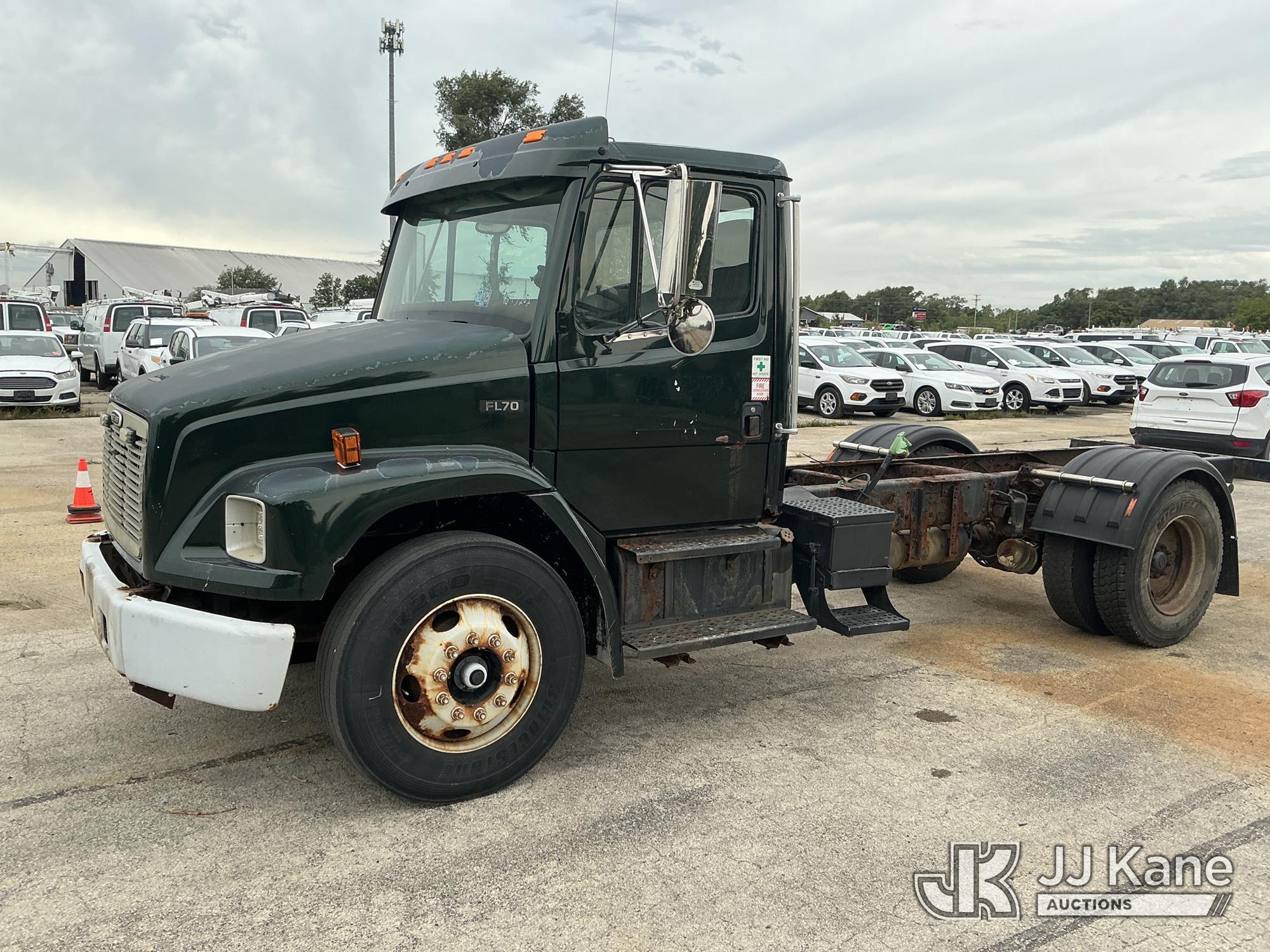 Photo of 2000 Freightliner FLD70