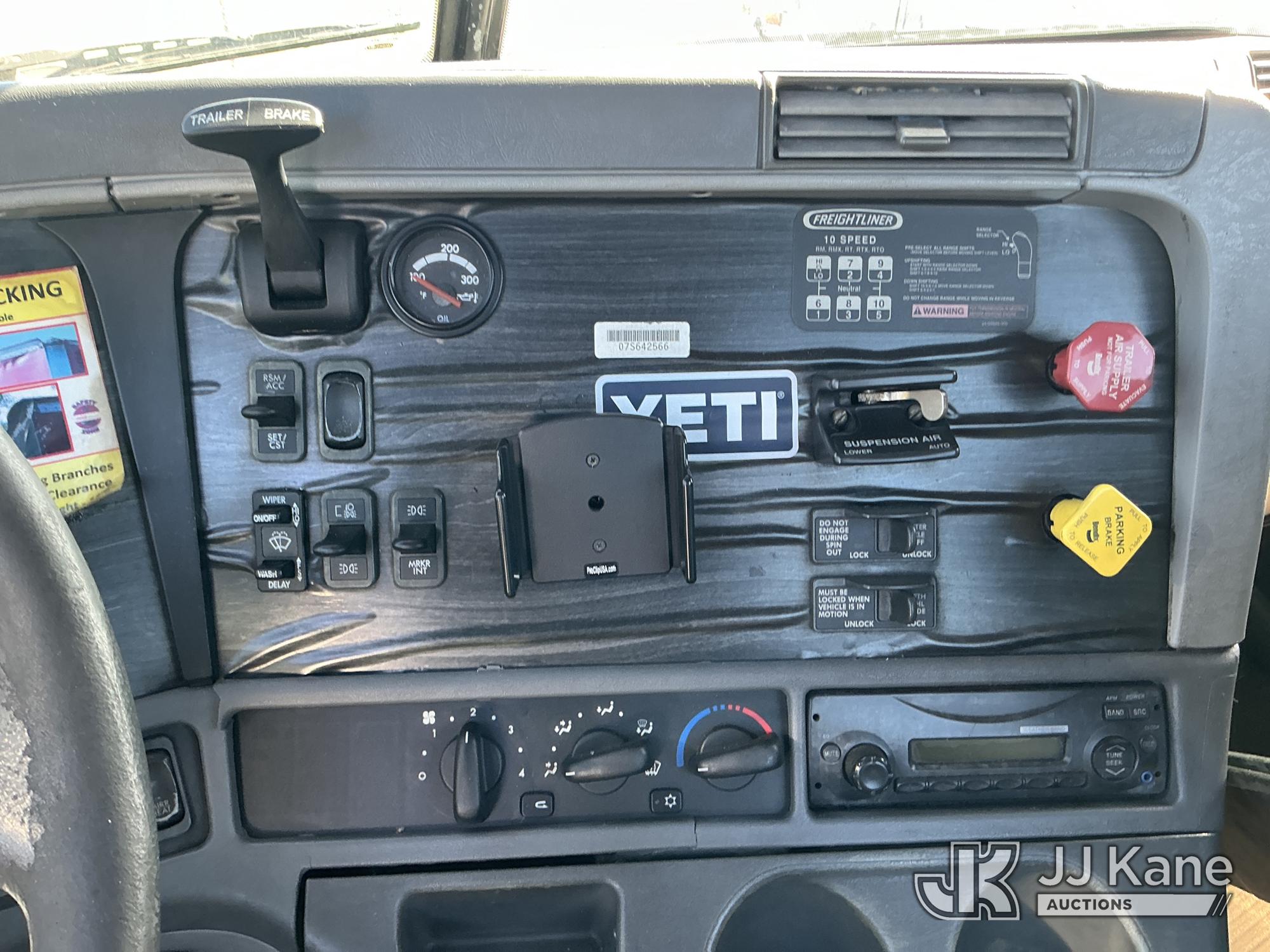 2007 Freightliner Columbia 120