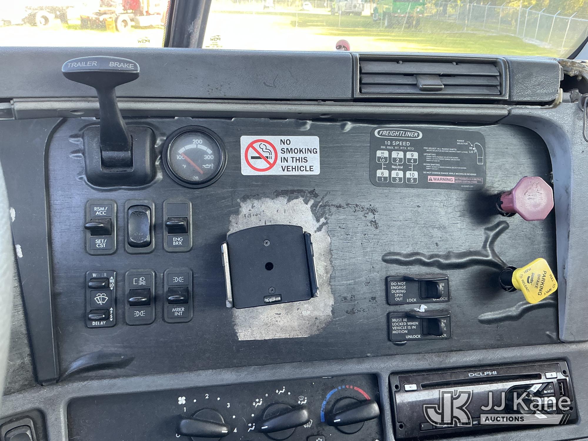2005 Freightliner Columbia 120
