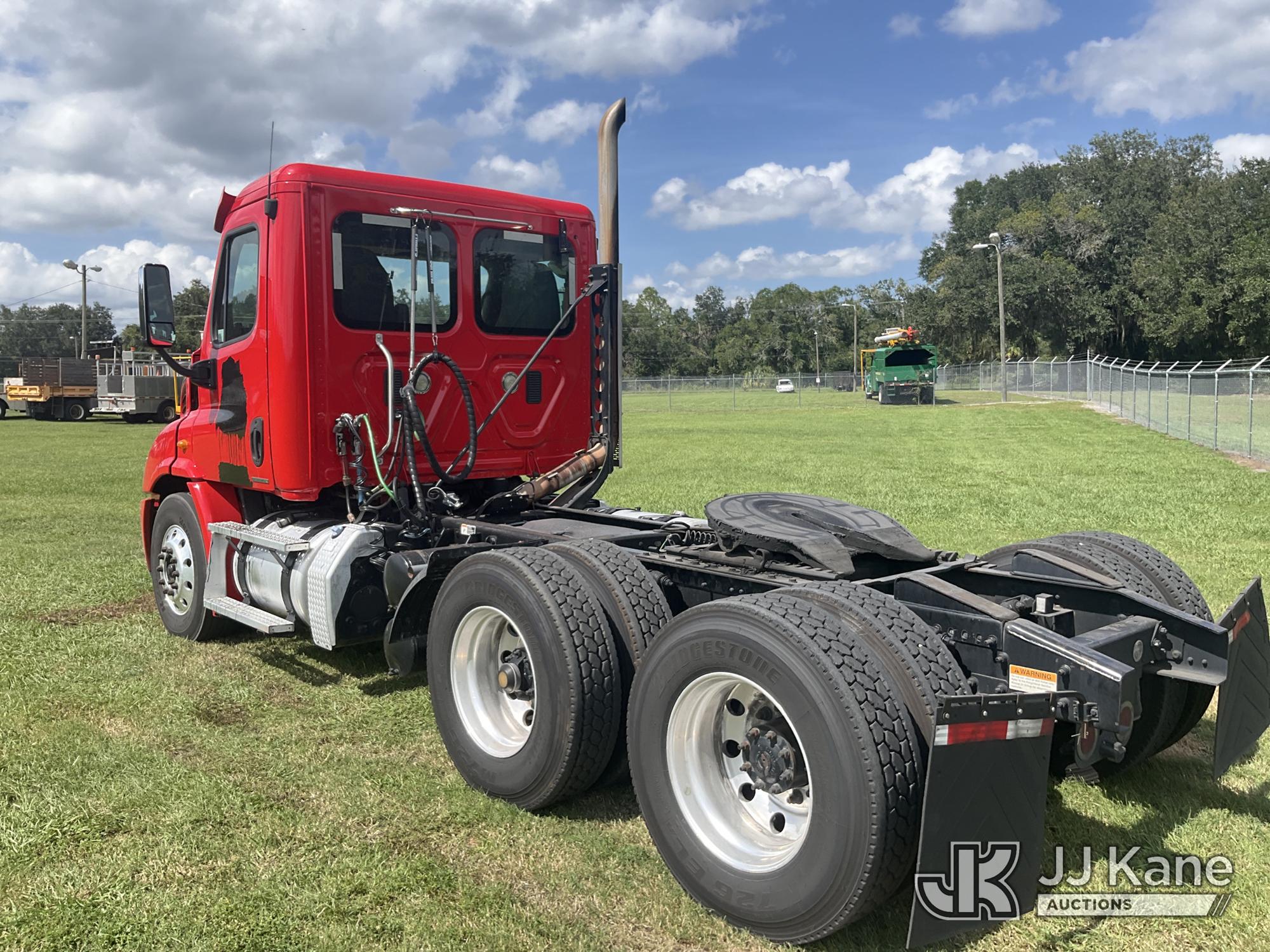 2012 Freightliner Cascadia 113