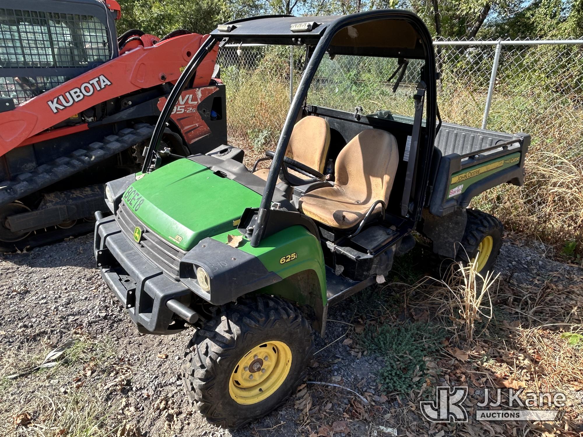 Photo of John Deere Gator 625i