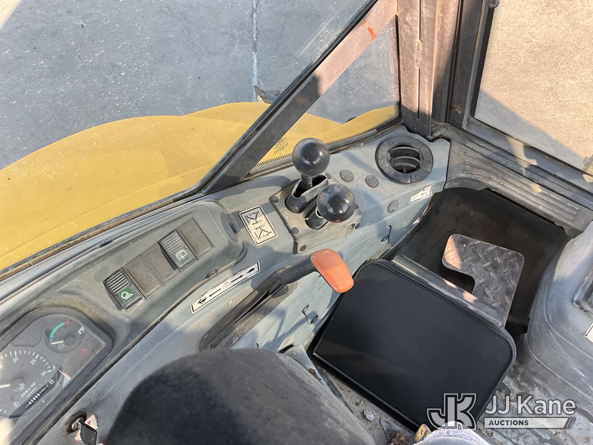 2004 New Holland LB75B