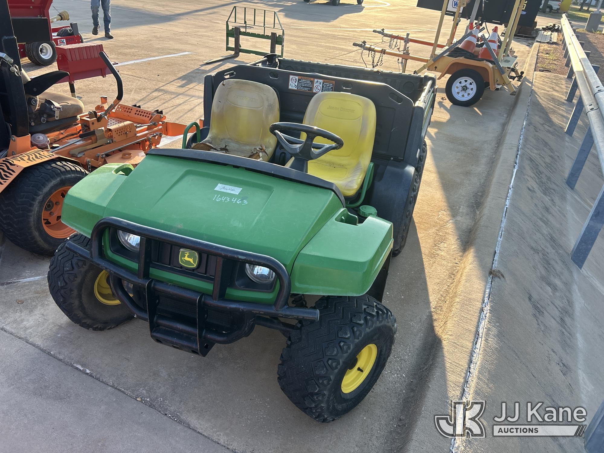 Photo of 2014 John Deere Gator 6x4