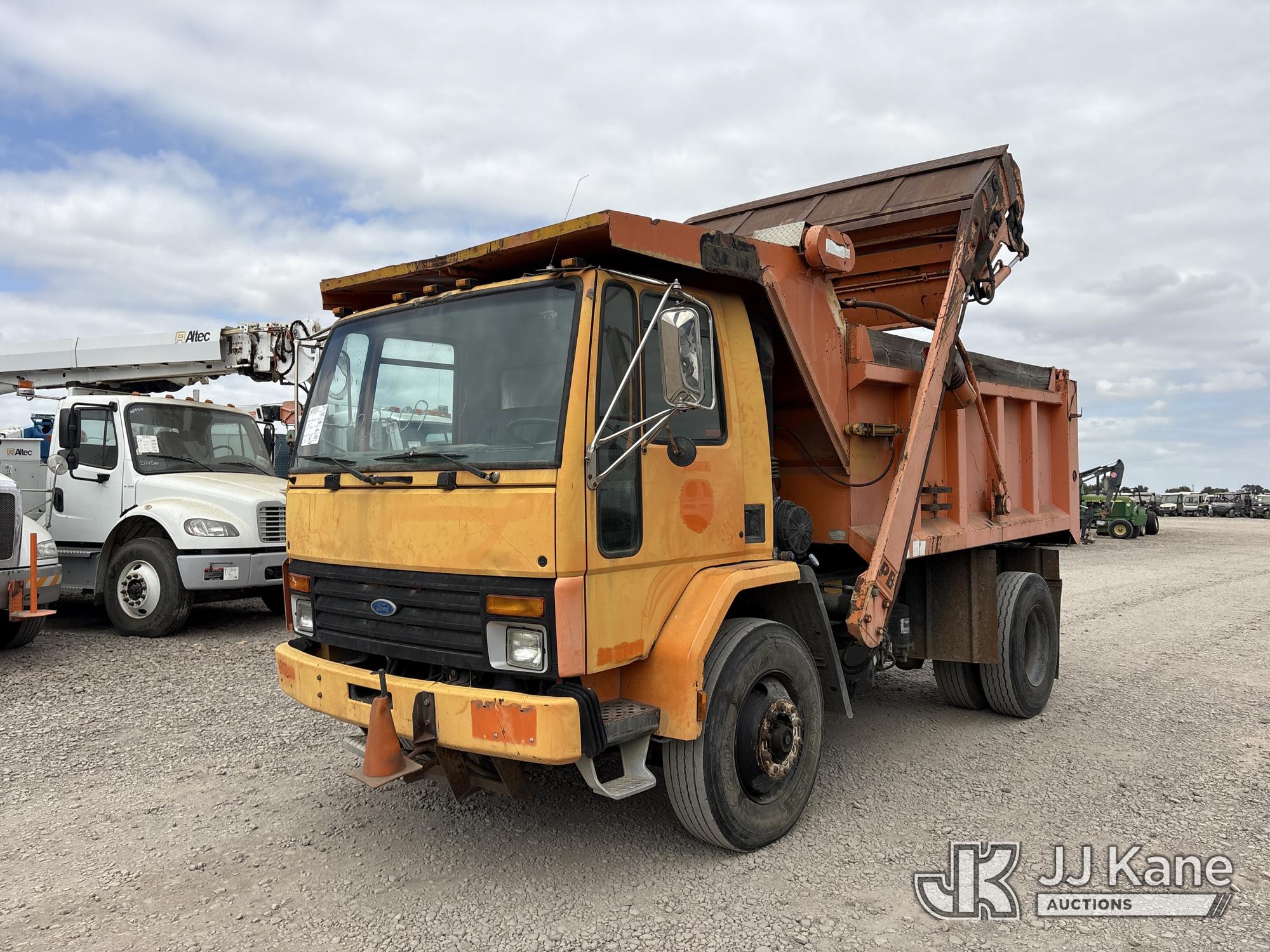Photo of 1996 Ford CF8000
