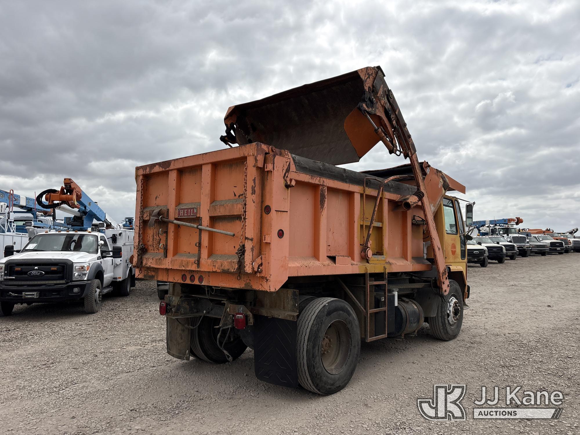 1996 Ford CF8000