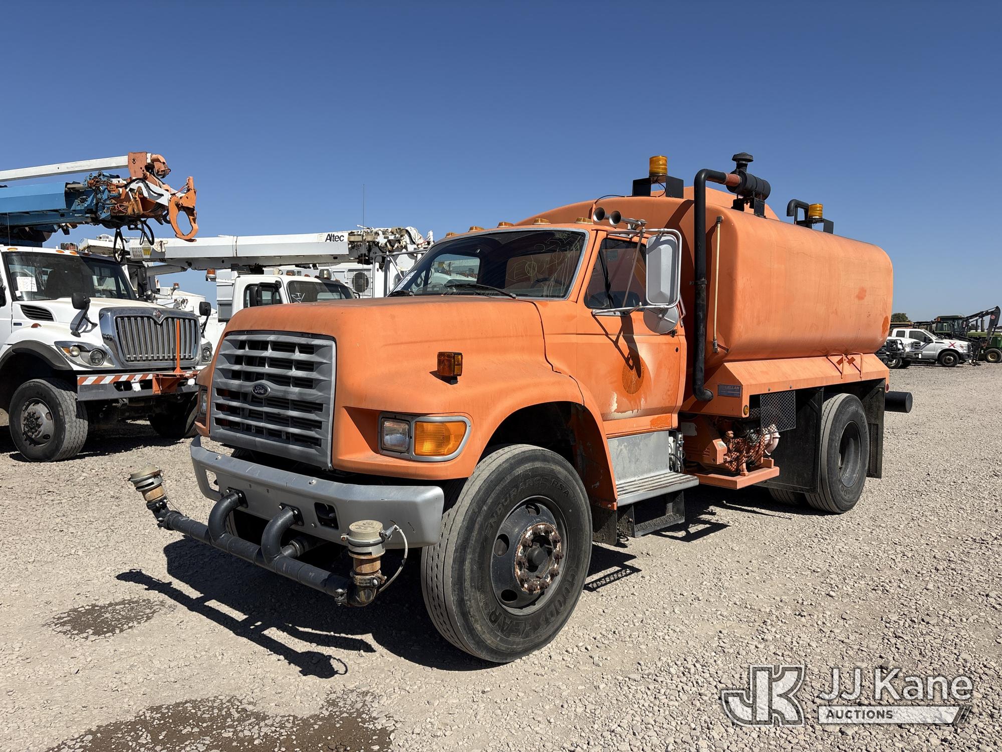 Photo of 1995 Ford F800
