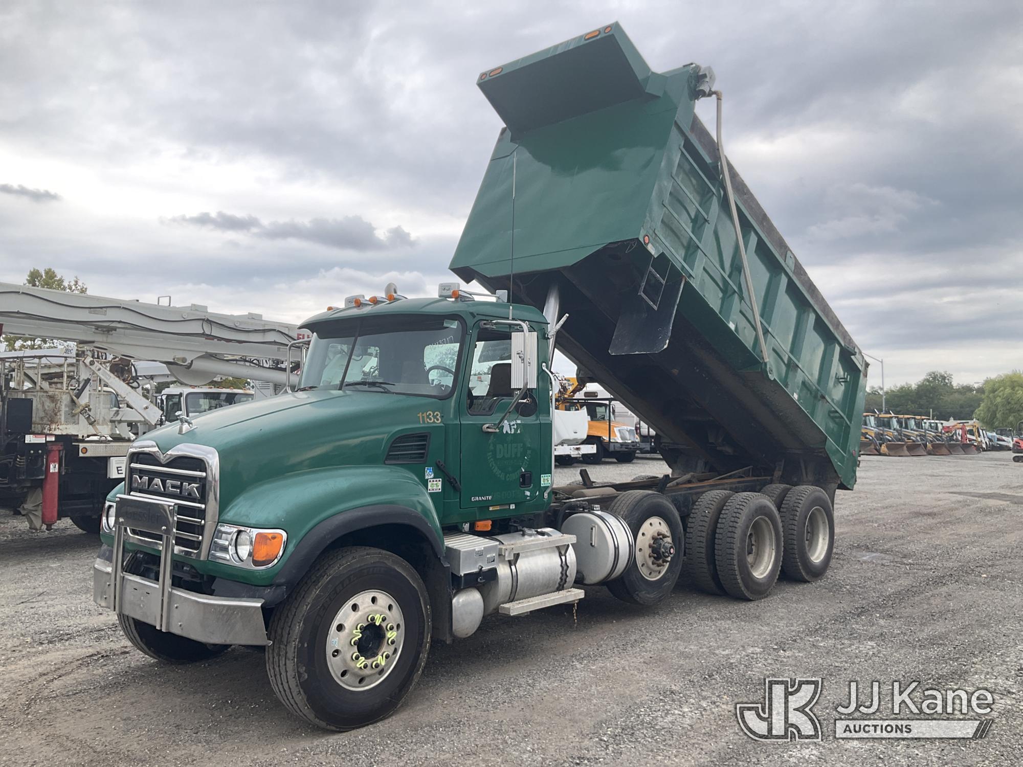 2004 Mack CV713 Granite
