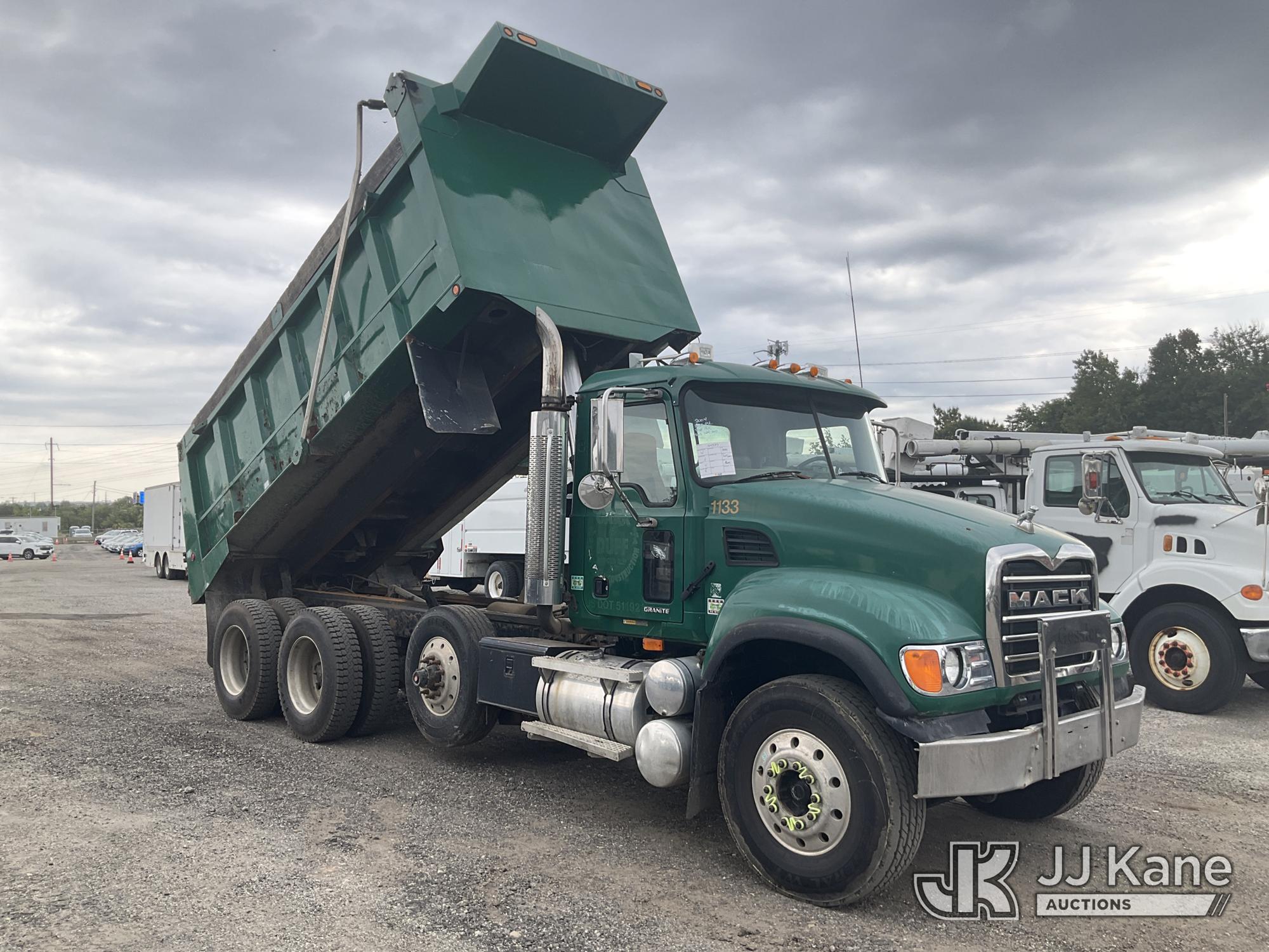 2004 Mack CV713 Granite