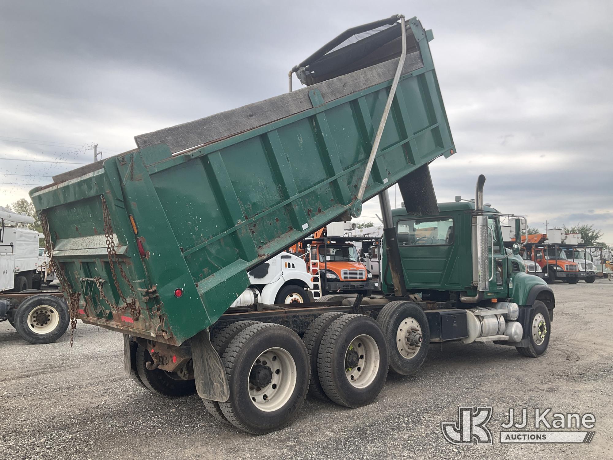 2004 Mack CV713 Granite