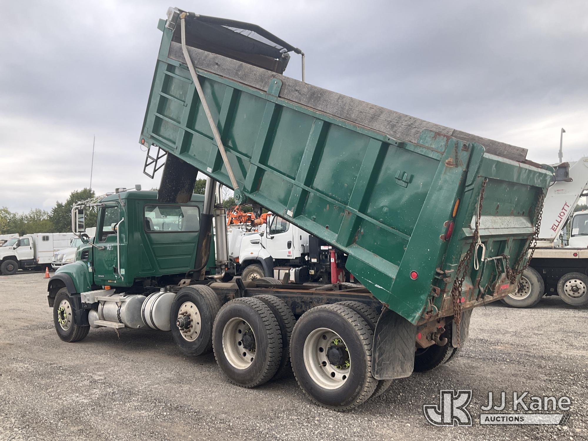 2004 Mack CV713 Granite