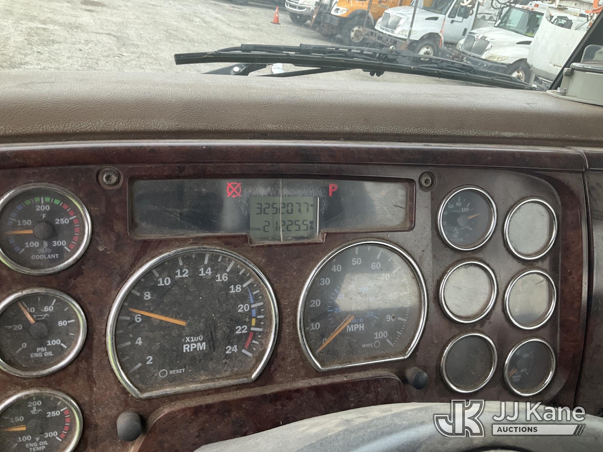 2004 Mack CV713 Granite