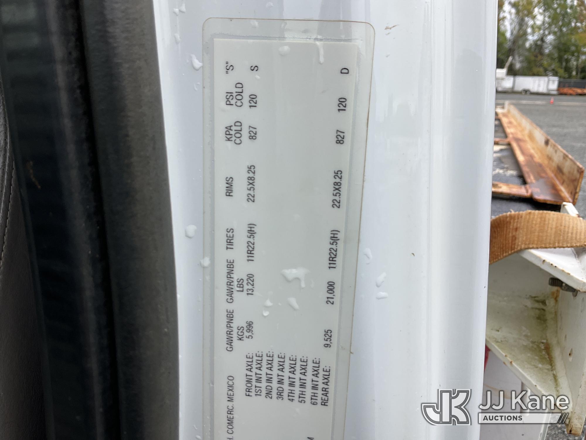 2019 Freightliner M2106