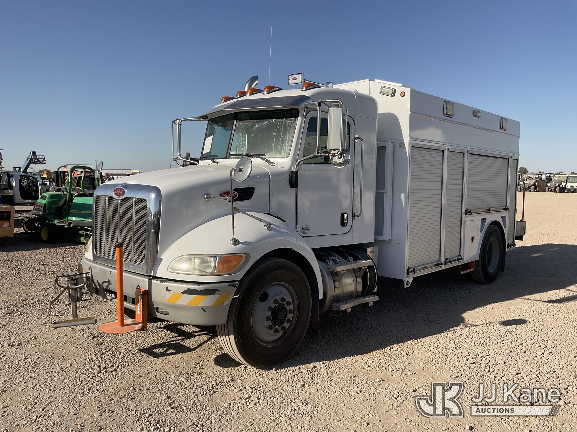 Photo of 2013 Peterbilt 337
