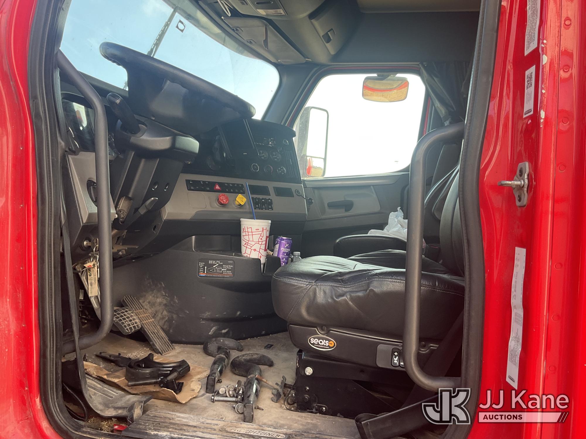2020 Freightliner Cascadia 126