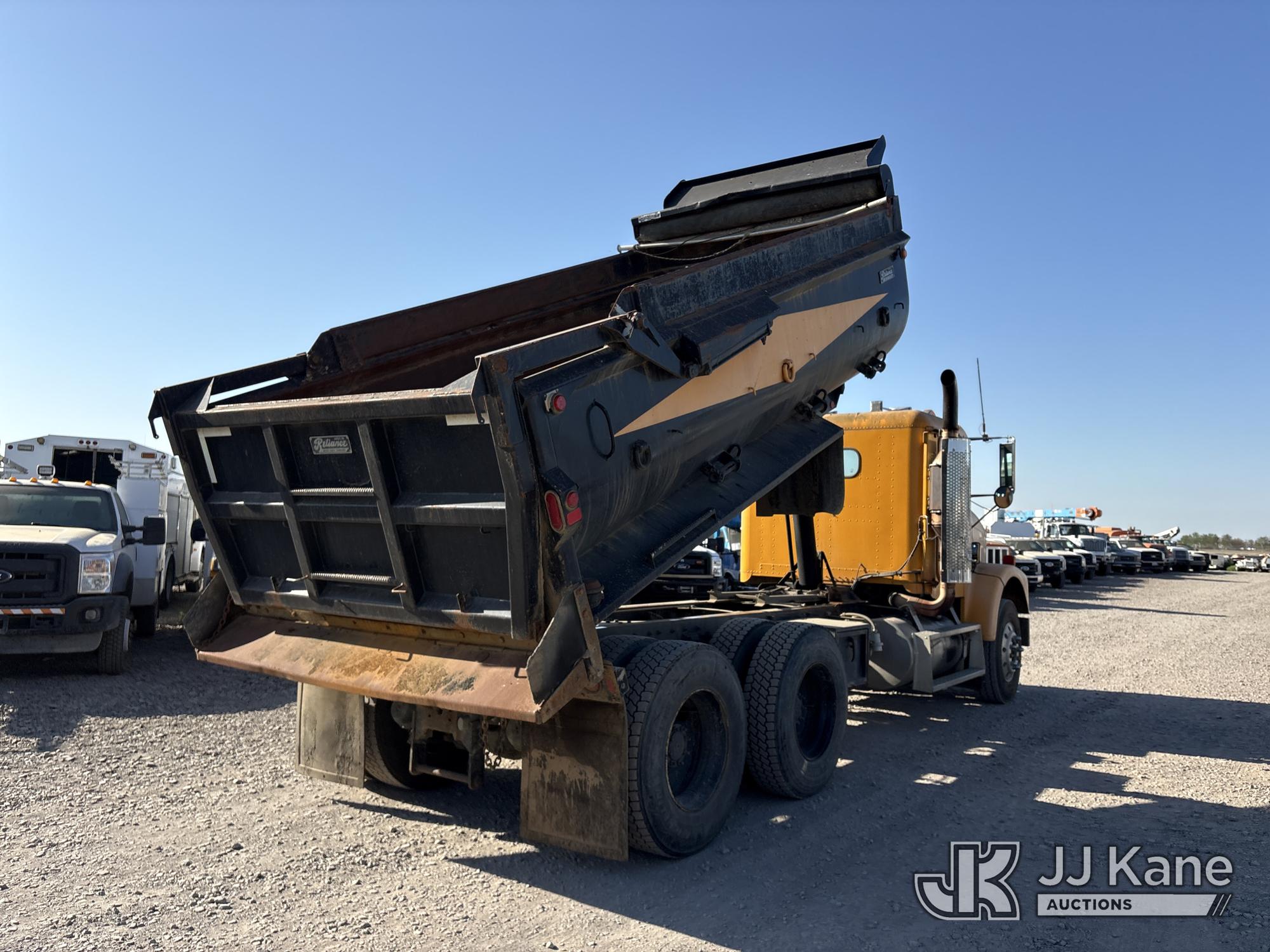 2001 Freightliner FLD120SD