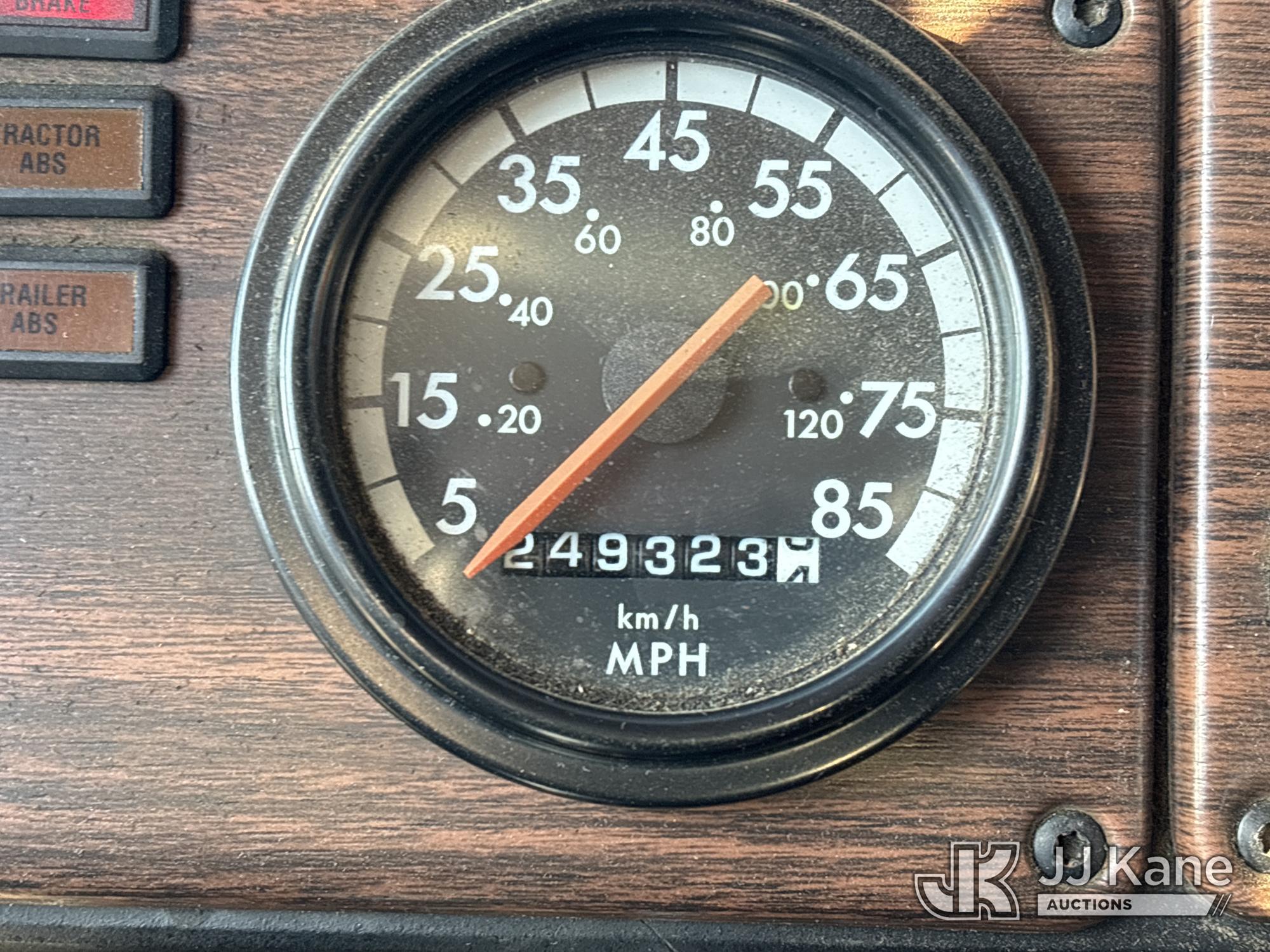 2001 Freightliner FLD120SD