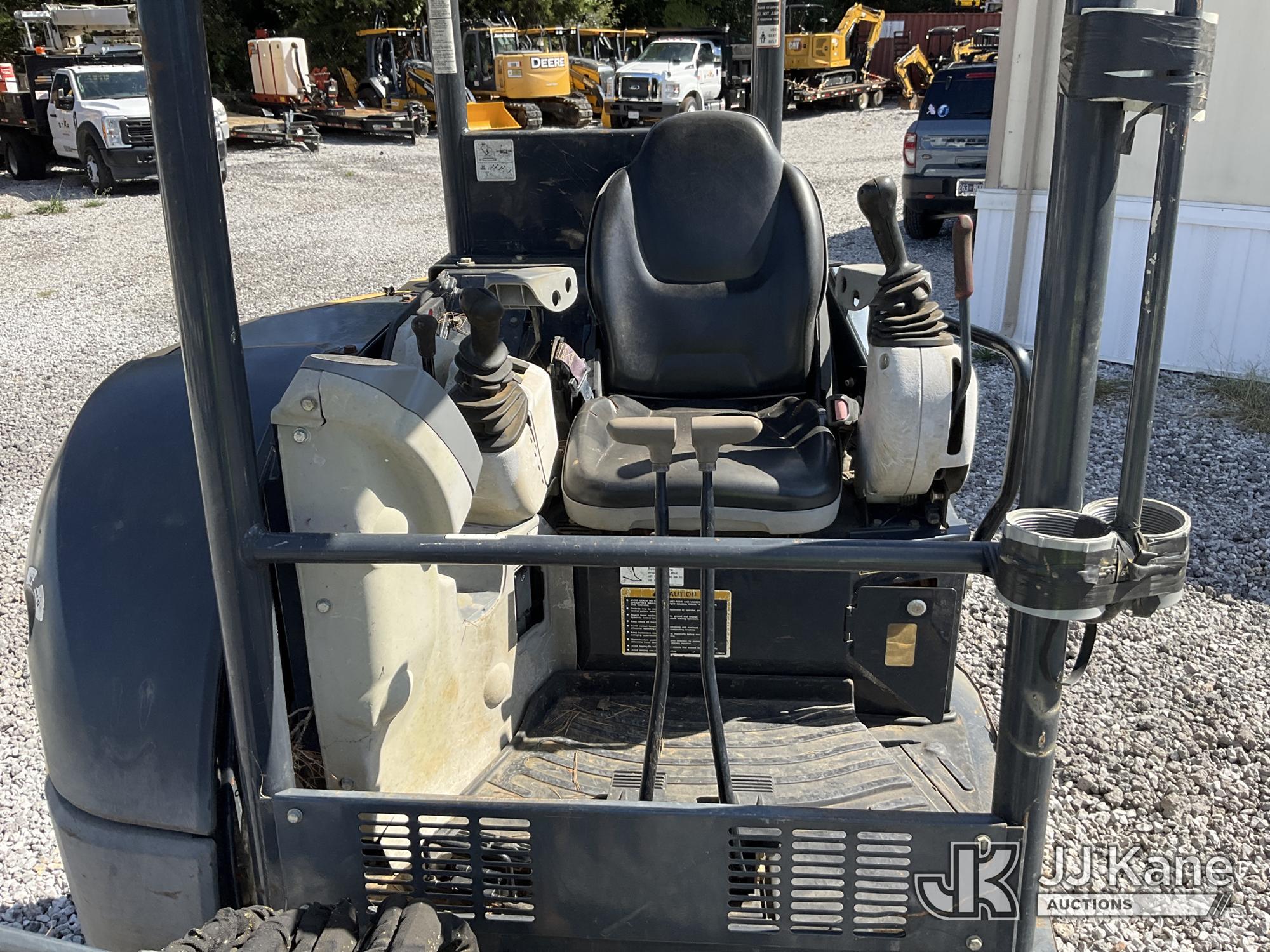 2016 John Deere 35G