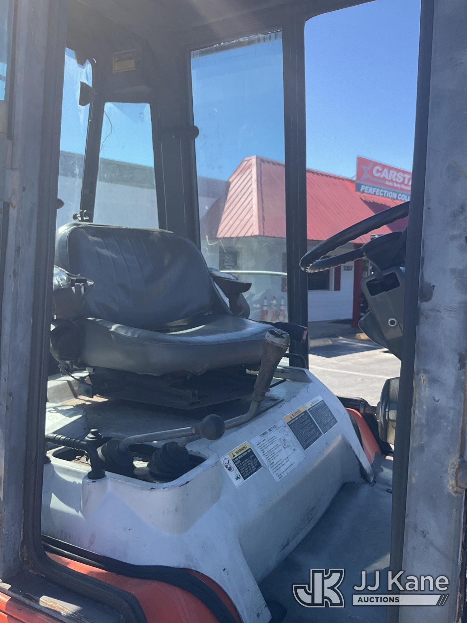 2001 Kubota R520