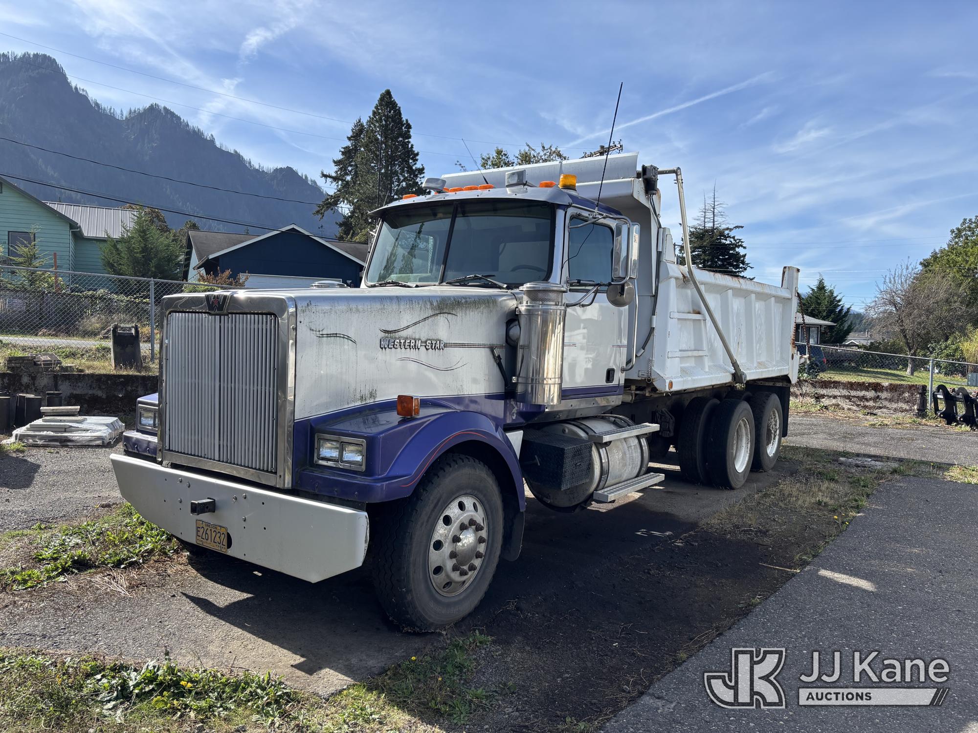 Photo of 1997 Western Star 4900E
