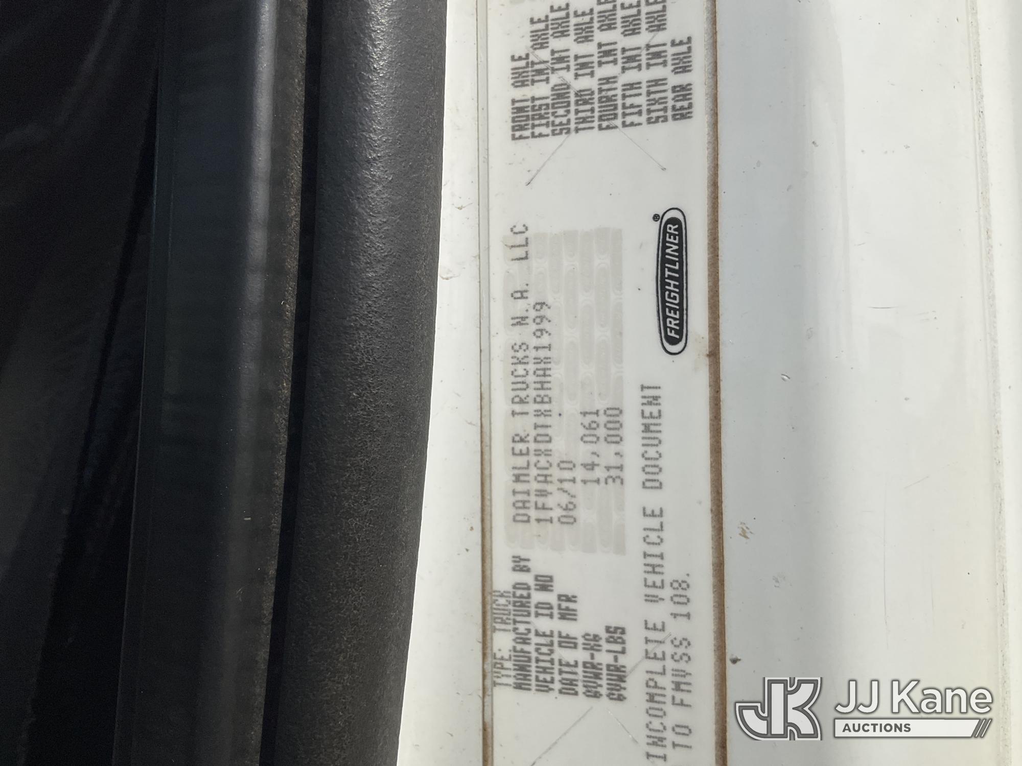 2011 Freightliner M2 106