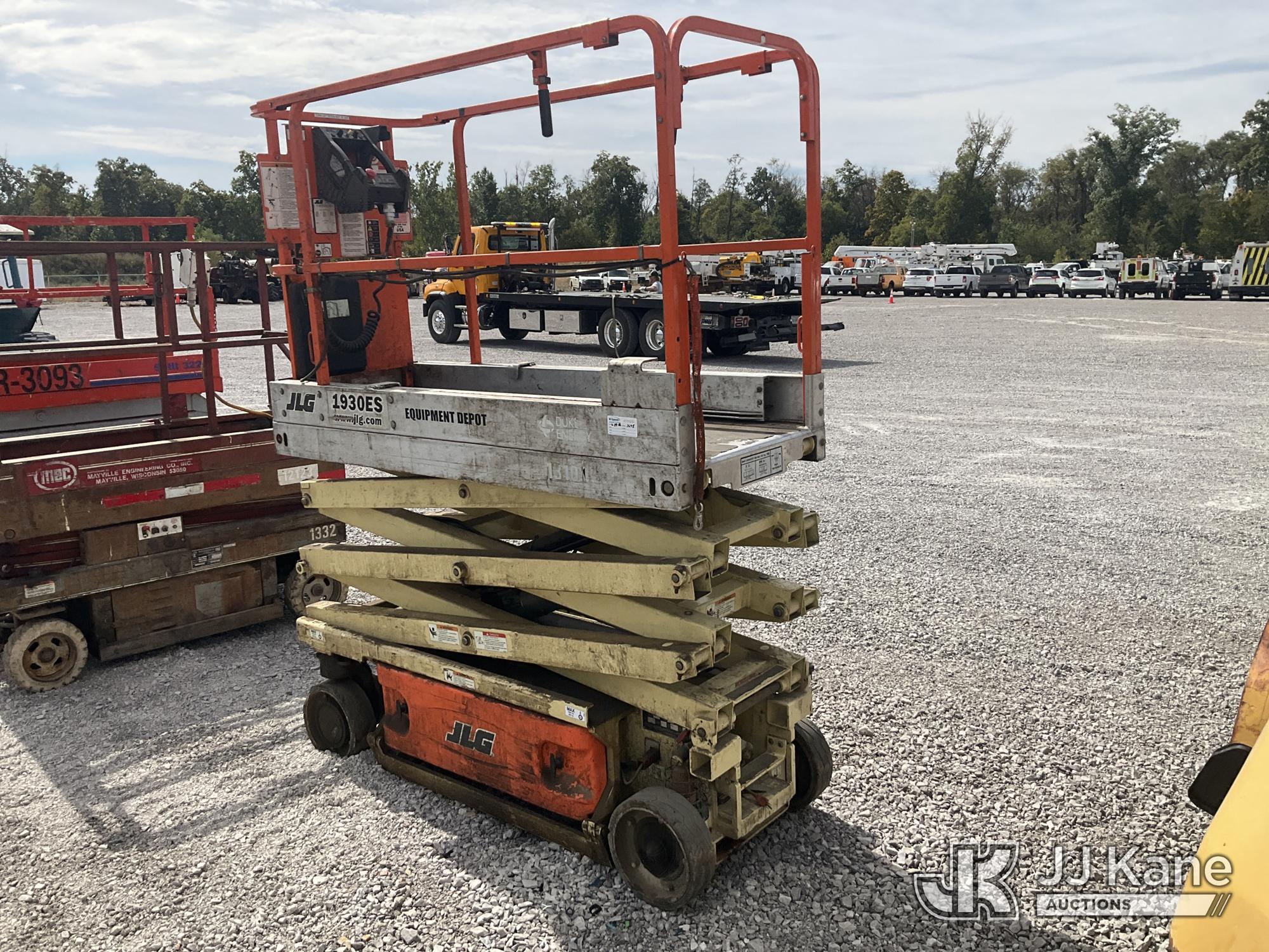 2011 JLG 1930ES