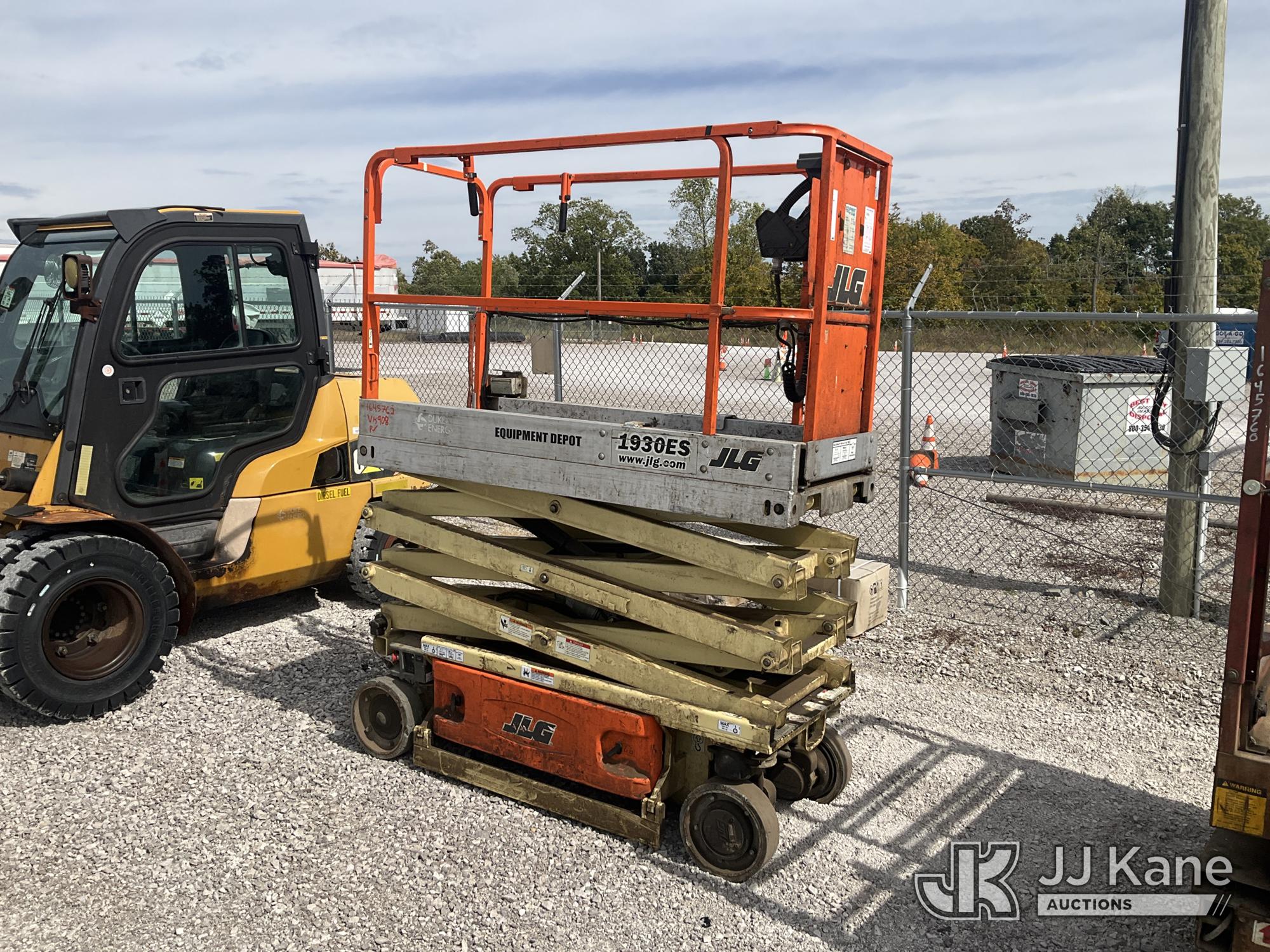 2011 JLG 1930ES