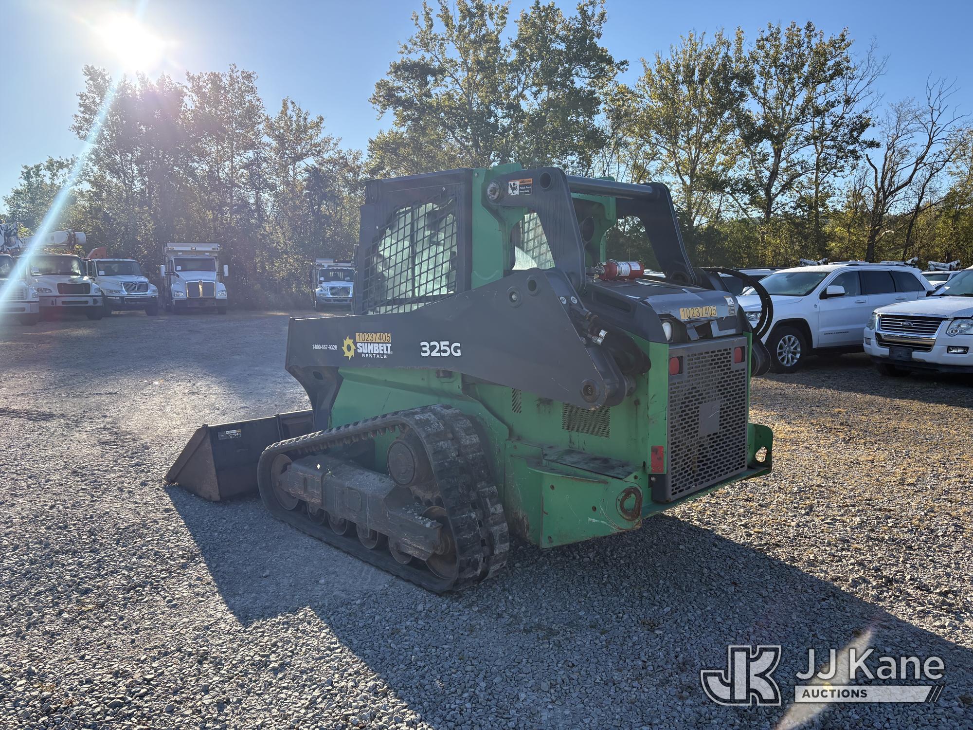 2019 John Deere 325G