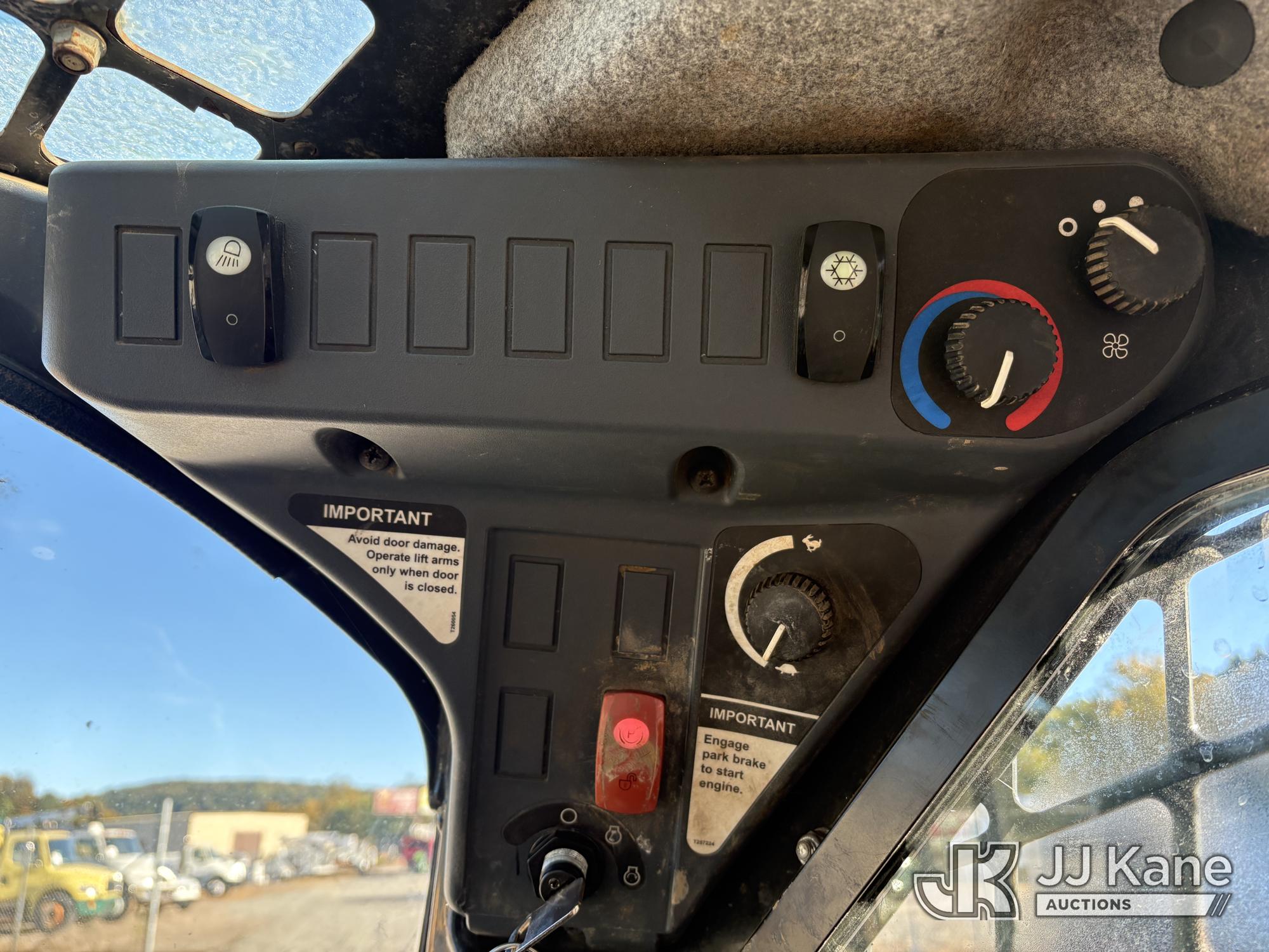 2019 John Deere 325G