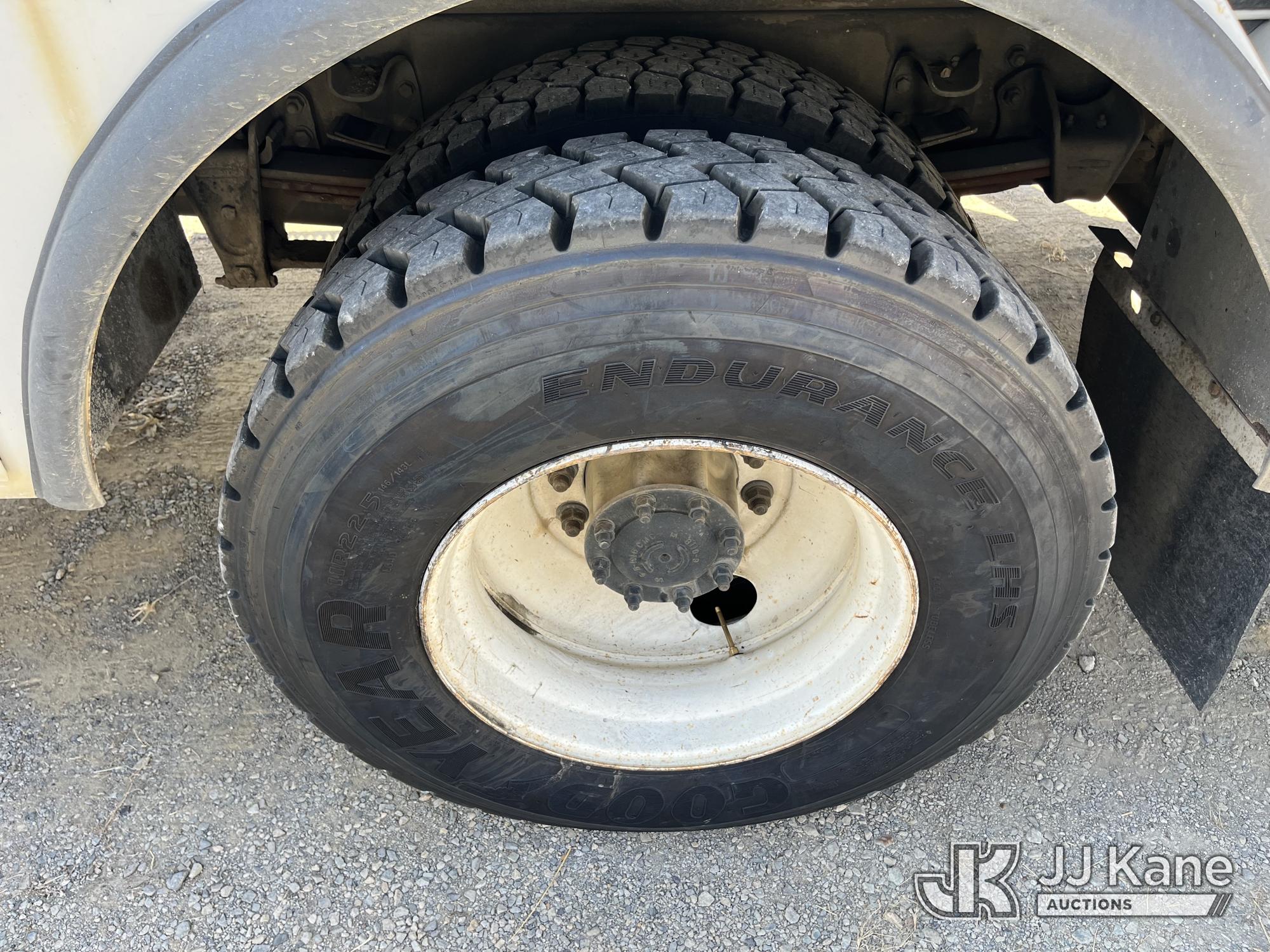2003 Freightliner FL70