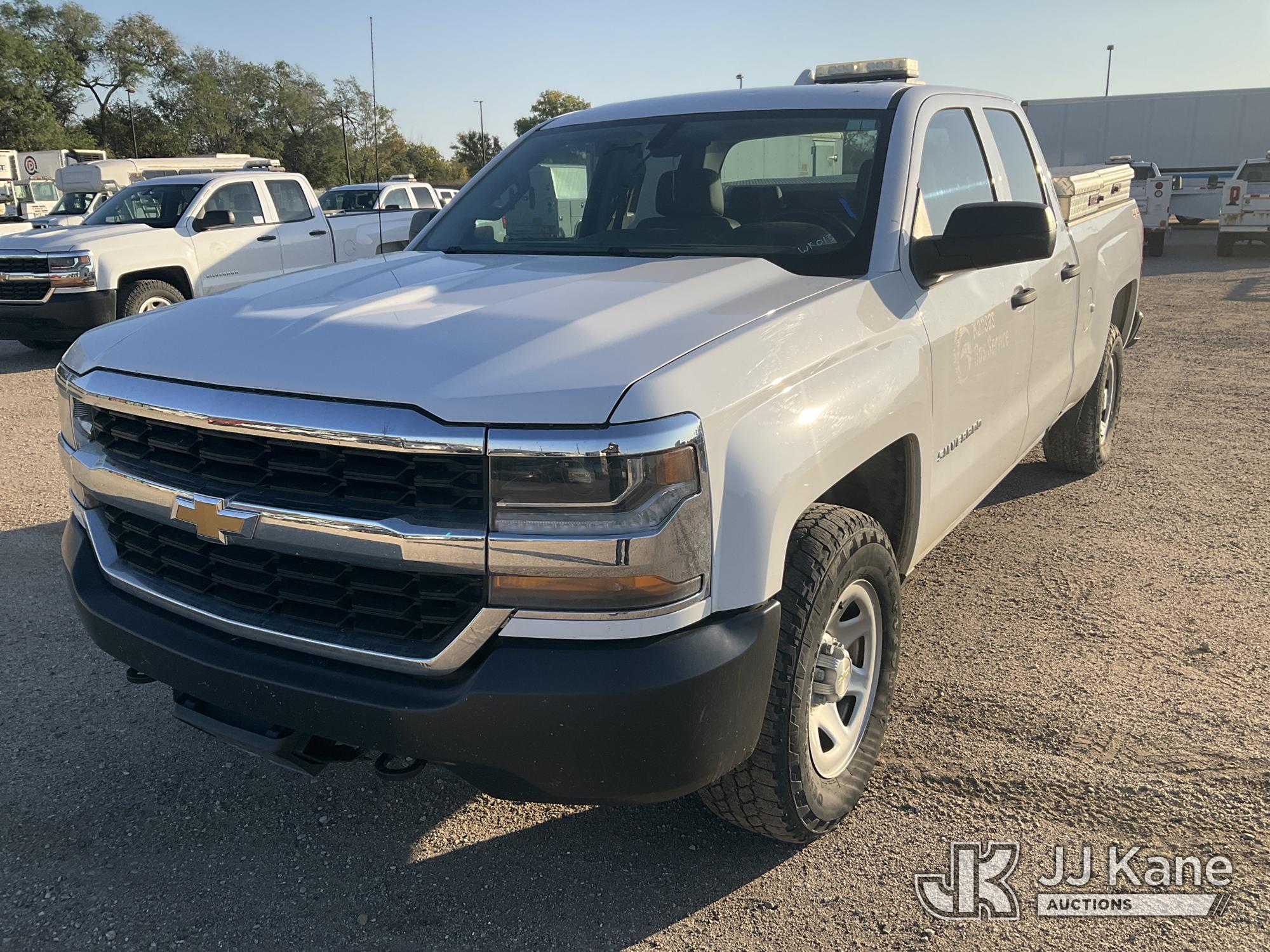 2019 Chevrolet Silverado 1500 Extended-Cab Pickup Truck (1646013)