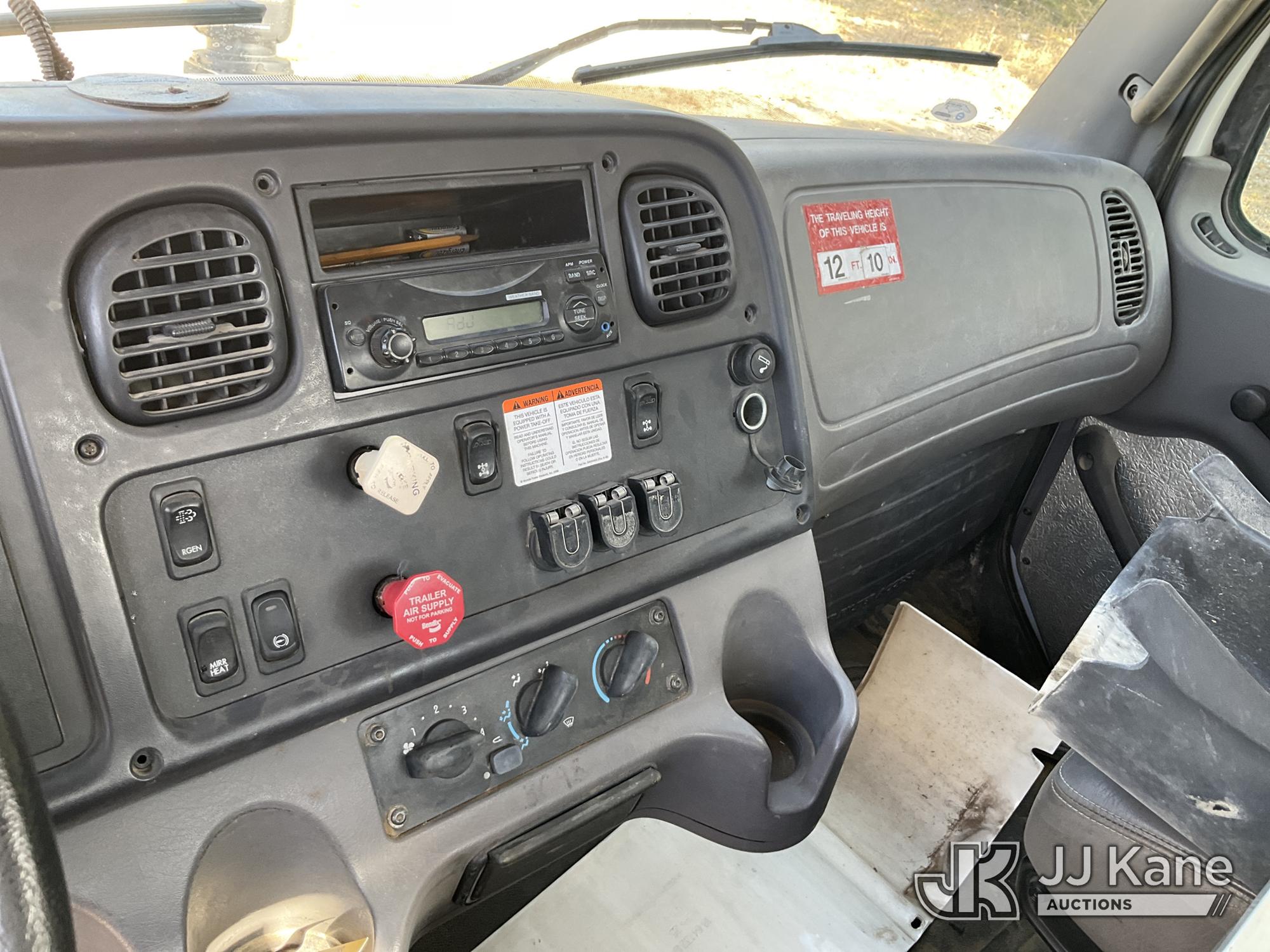 2013 Freightliner M2 106